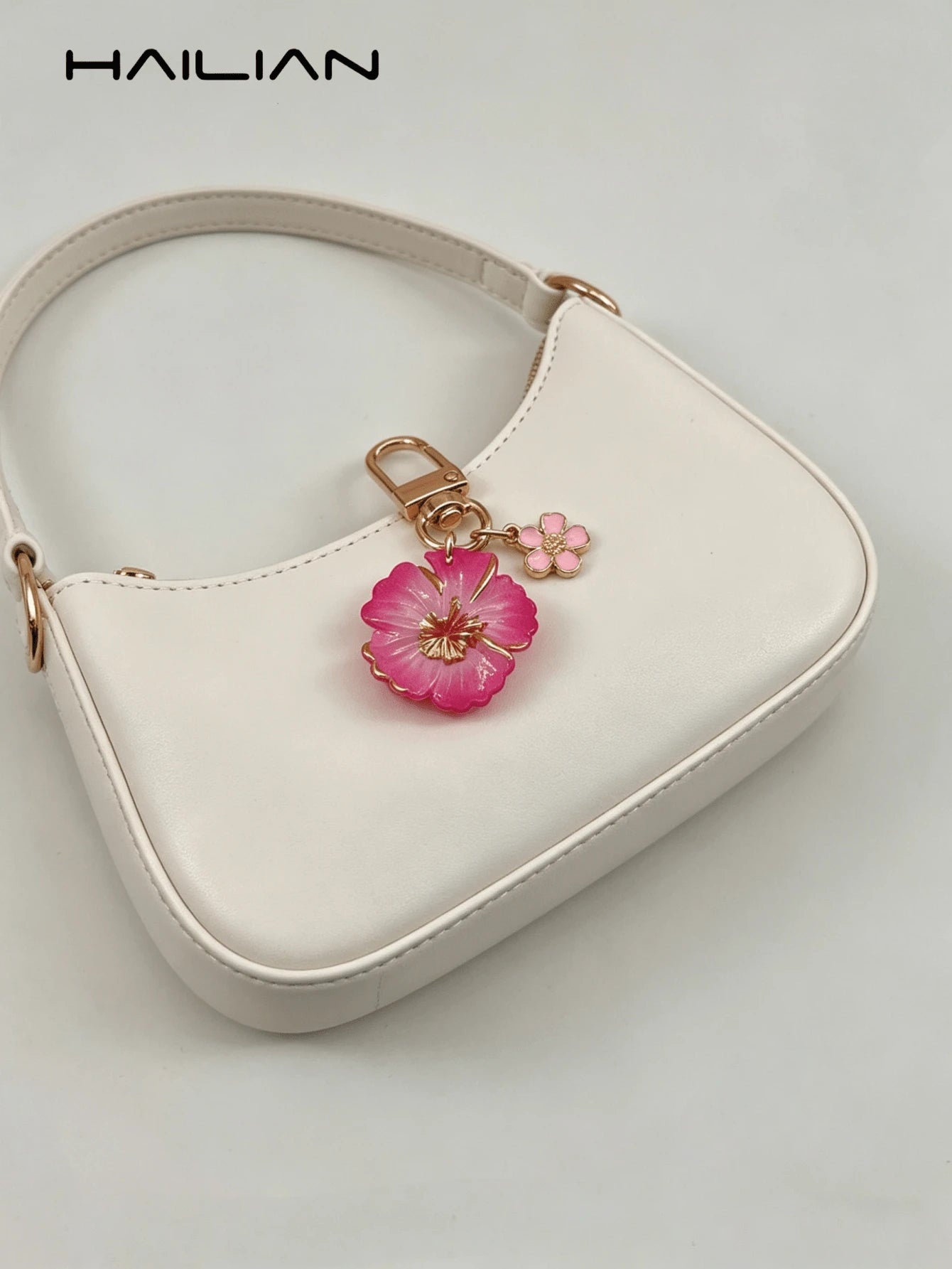 HAILIAN Cute Flower Keychain, Gradient Resin Hibiscus Flower Bag Charm With Mini Flower Pendant, Gold-Plated Keyring, Suitable For Wallet, Backpack, Handbag, Car Keys Decoration, Great Gift For Women