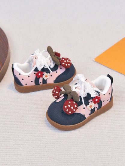 1 Pair Flat Shoes, Sweet Strawberry Infant Shoes, Soft Sole Anti-Slip Lace-Up Infant Shoes