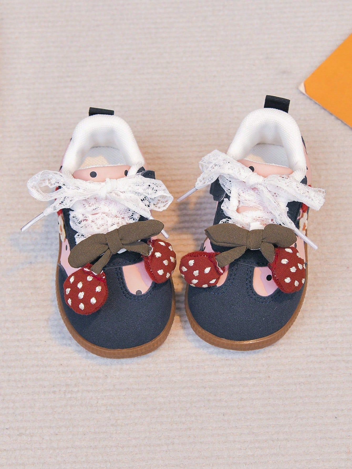 1 Pair Flat Shoes, Sweet Strawberry Infant Shoes, Soft Sole Anti-Slip Lace-Up Infant Shoes