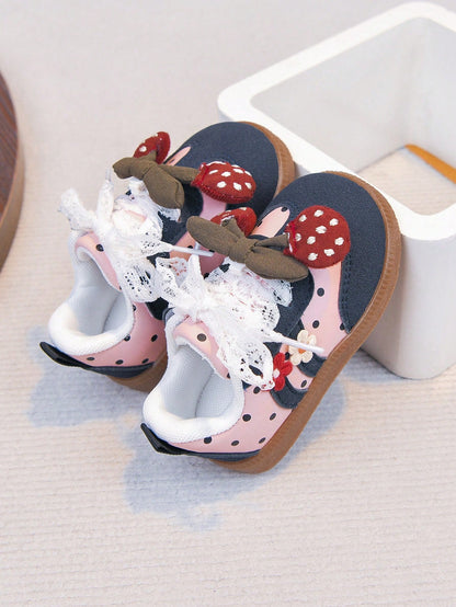 1 Pair Flat Shoes, Sweet Strawberry Infant Shoes, Soft Sole Anti-Slip Lace-Up Infant Shoes