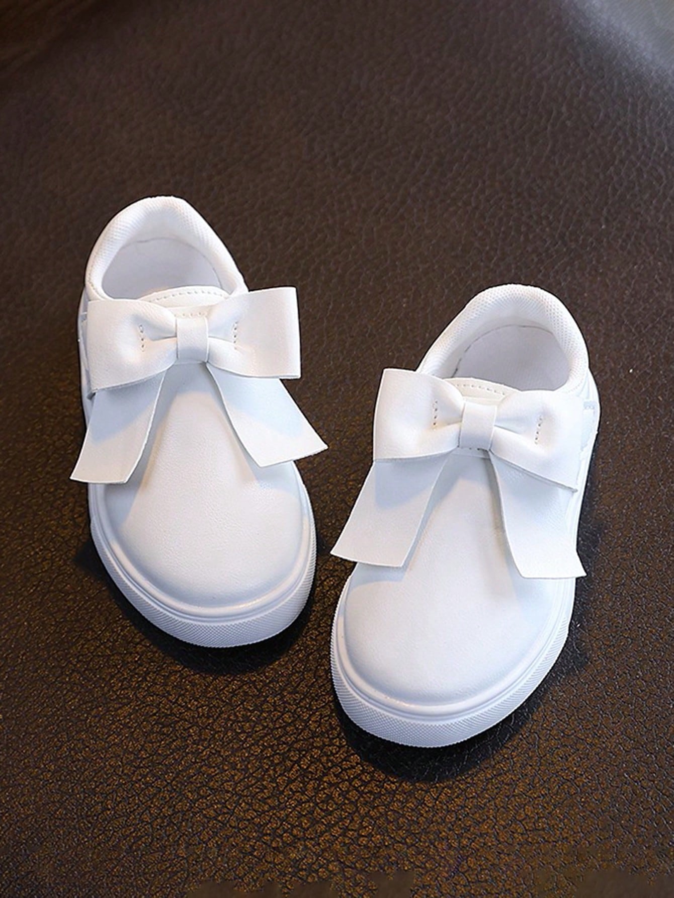 1 Pair Girls' Pure White Ballet Shoes With 3D Bow, Hook And Loop Closure, Easy On/Off, Versatile School Shoes For Toddlers