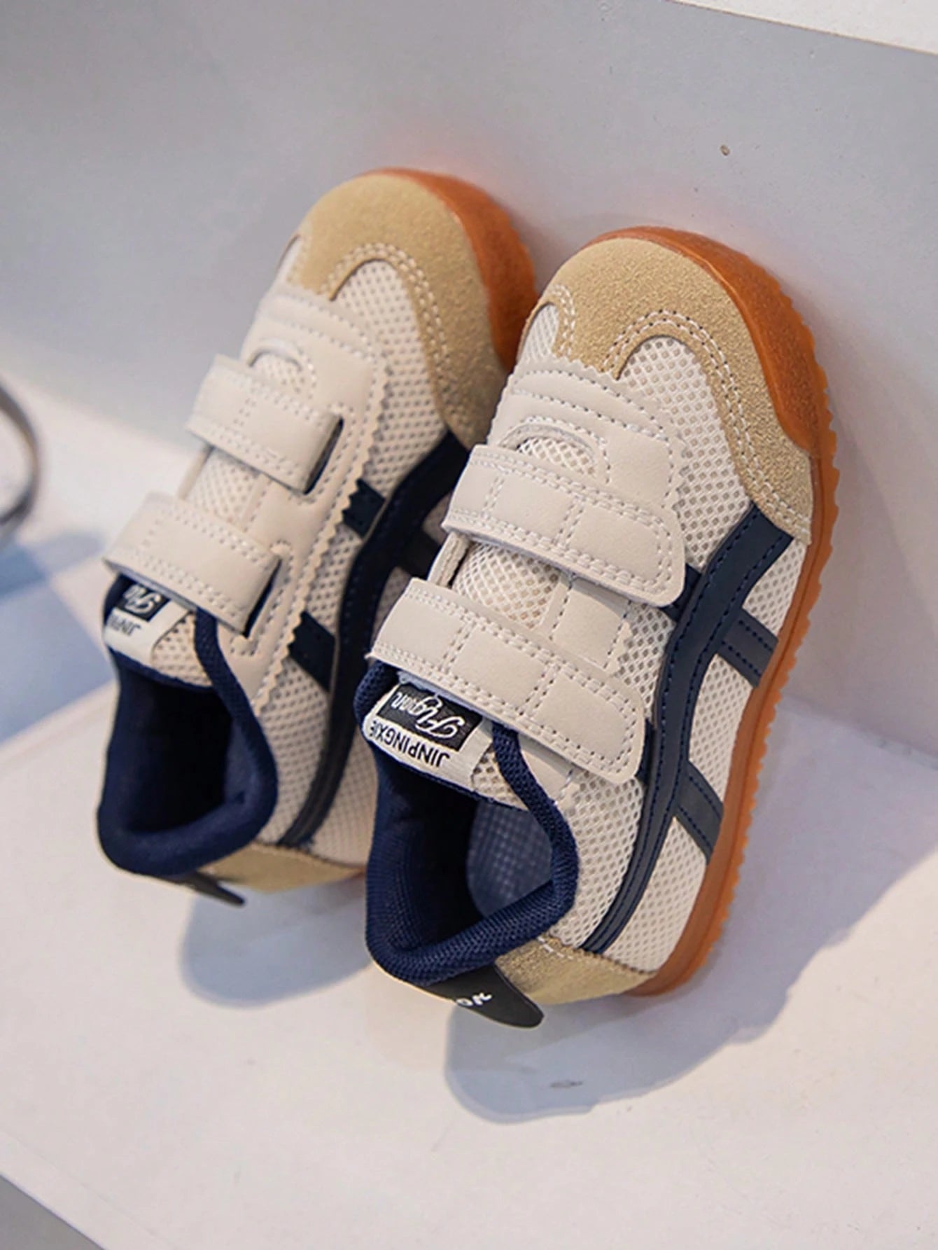 1 Pair Kids Sports Shoes, Soft Comfortable PU Spliced Fabric, Double Hook & Loop Strap Design, Round Toe Anti-Kick Wear-Resistant Sole, Fashion Casual Style, Suitable For Boys & Girls, Toddler Daily R