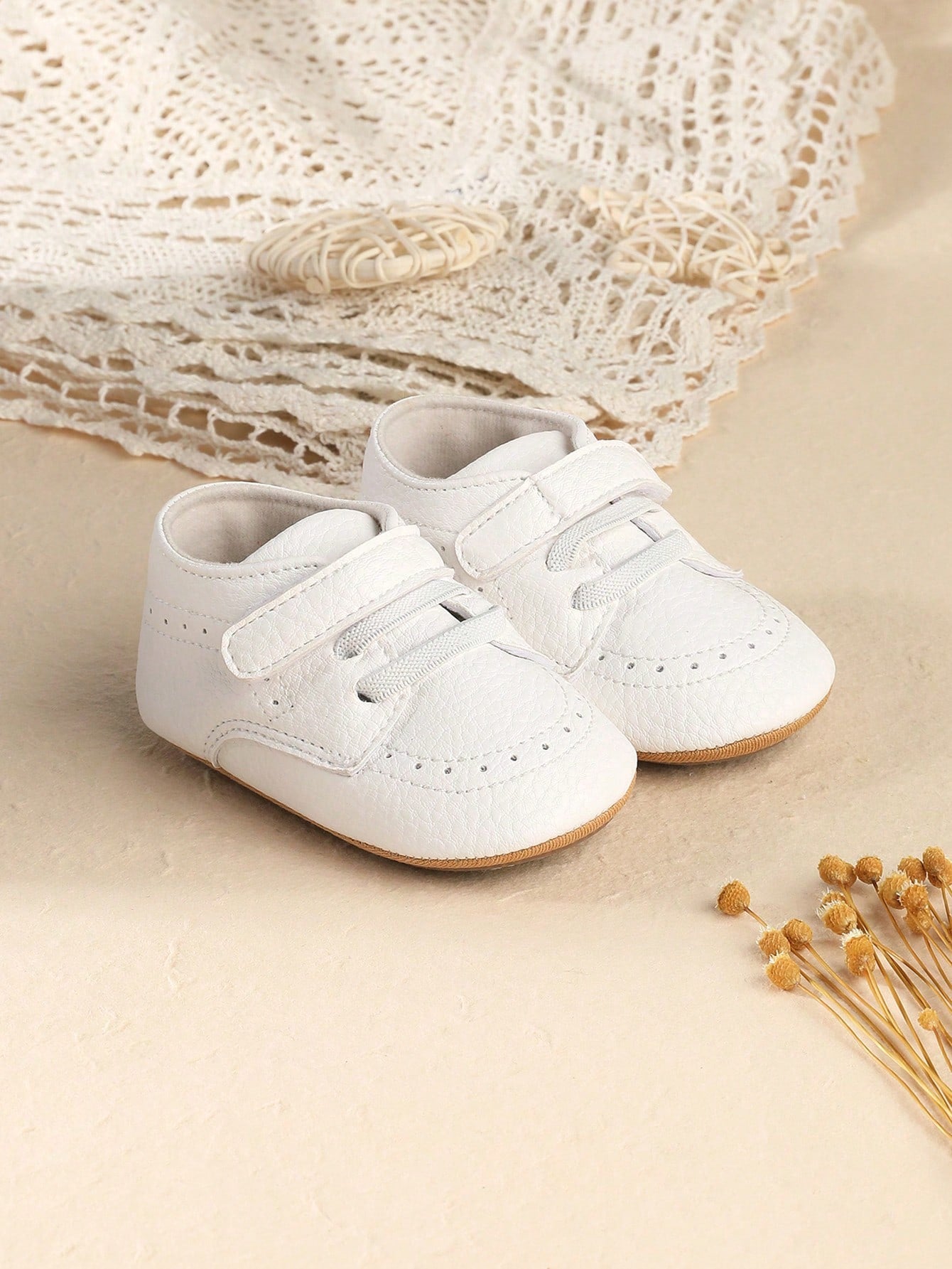 1 Pair Newborn Infant Solid Color PU Hook And Loop Flat Design Infant Prewalker Shoes, Suitable For Indoor And Outdoor, Spring & Autumn