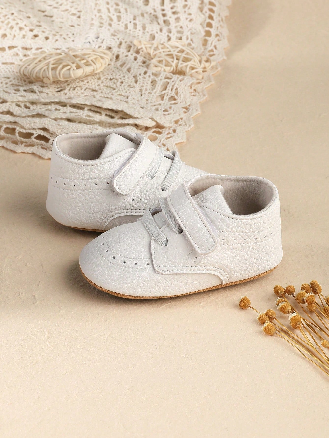 1 Pair Newborn Infant Solid Color PU Hook And Loop Flat Design Infant Prewalker Shoes, Suitable For Indoor And Outdoor, Spring & Autumn