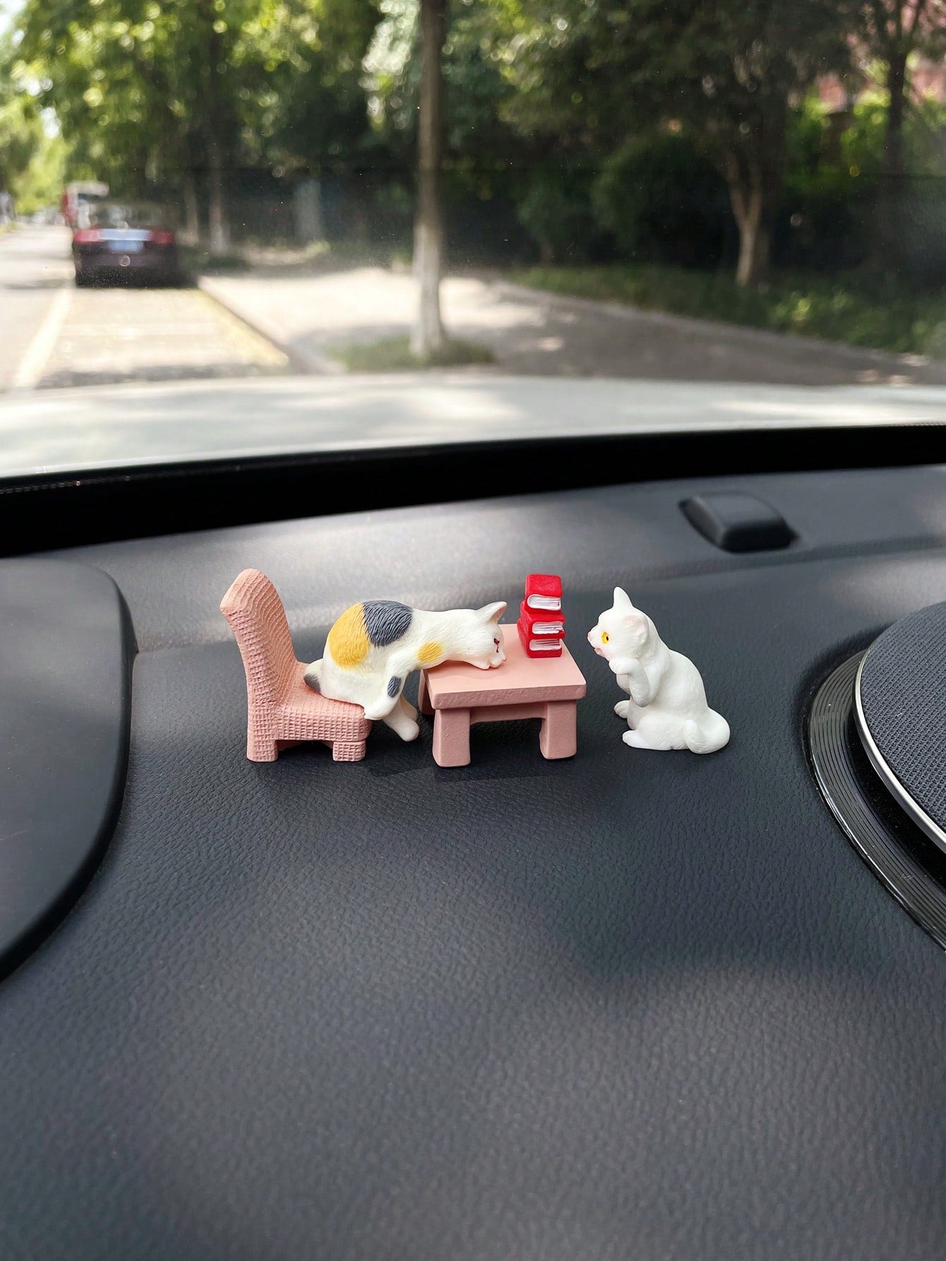 1 Set Cartoon Cute Realistic Kitten Car Dashboard Ornament, Creative Fun Cat Car Window Dashboard Decor, Realistic Mini Animal Figurine Handcrafted Decoration Accessory, Car Interior Small Ornament
