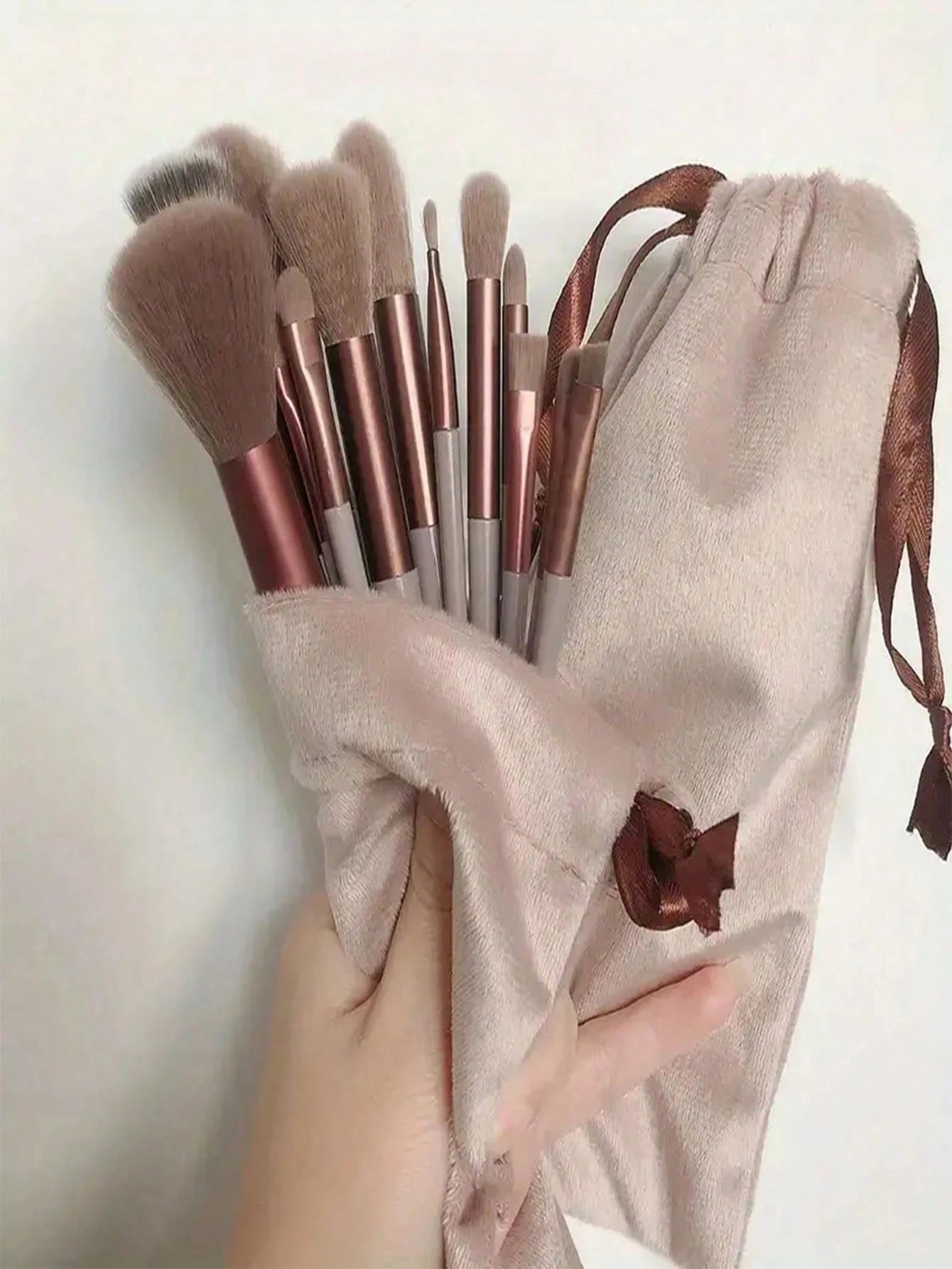 15pcs Makeup Brush Set, Includes 2 Black Triangular Makeup Sponges, Soft And Sticky For Loose Powder; Also 13pcs Makeup Brushes For Blush, Liquid Lipstick, Lipstick, Concealer, Foundation, Primer, Bra