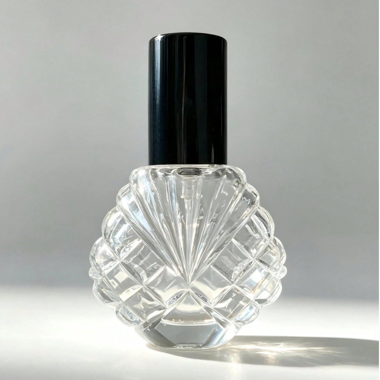 1pc/2pcs/4pcs 14ml Perfume Refill Bottle Glass Shell Pattern Fashionable Small Spray Bottle Portable Travel Sample Dispenser