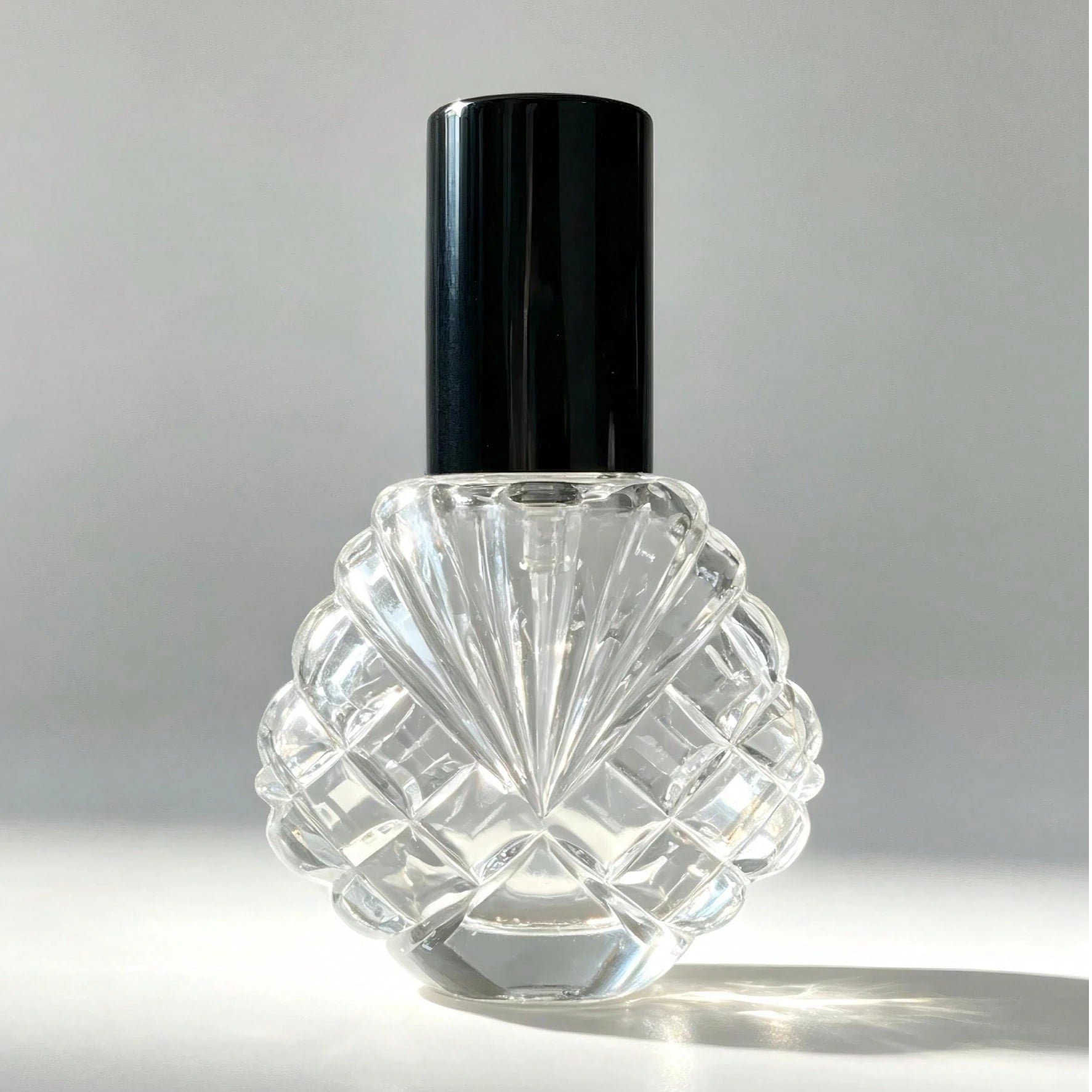 1pc/2pcs/4pcs 14ml Perfume Refill Bottle Glass Shell Pattern Fashionable Small Spray Bottle Portable Travel Sample Dispenser
