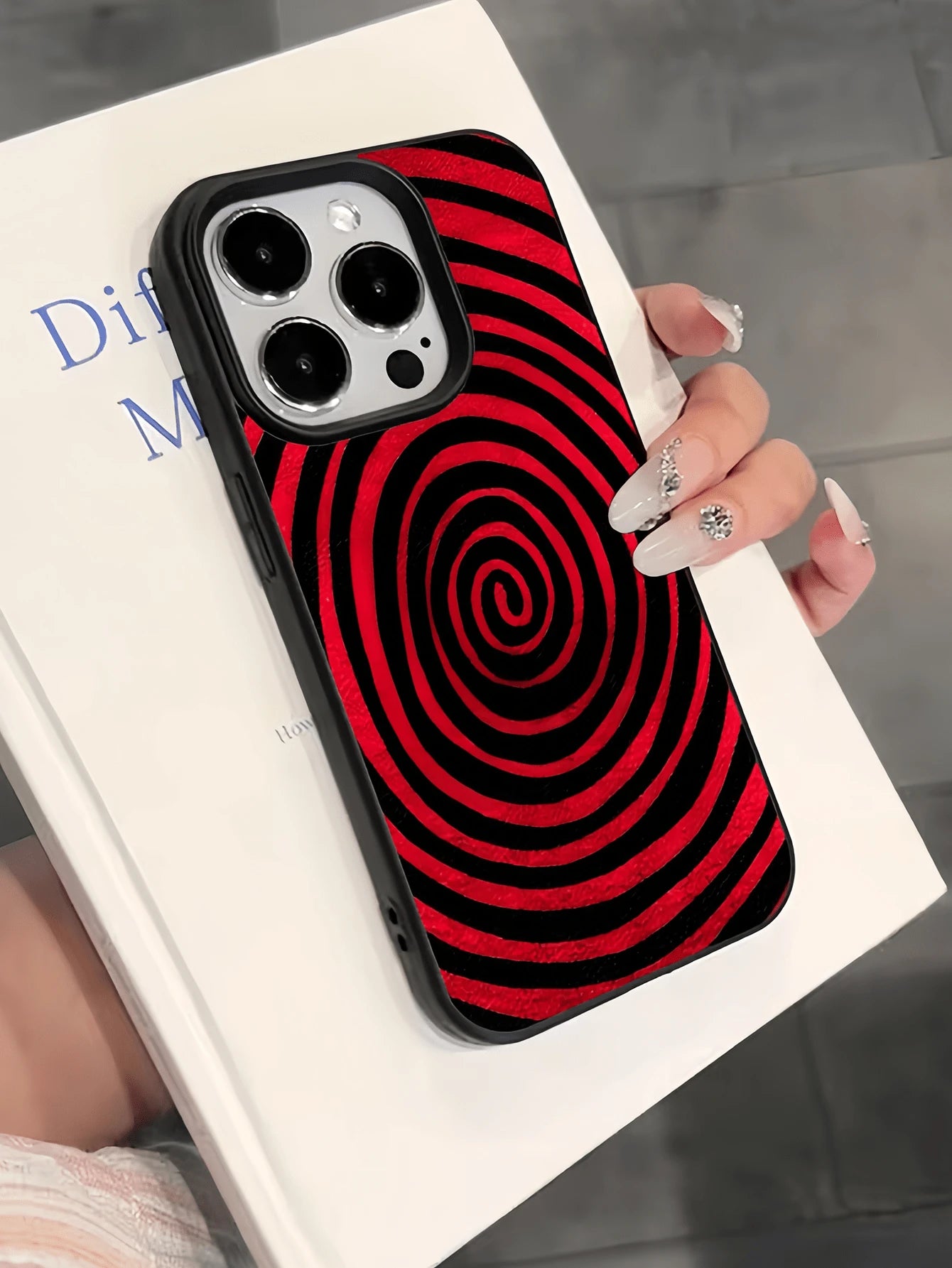 1pc Asymmetrical Ripple Fashion Shockproof TPU Black Spiral Pattern Phone Case Compatible With IPhone Apple 16 15 14 13 12 11 Pro Max And Series Waterproof Anti-Fall Scratch Resistant International Ve