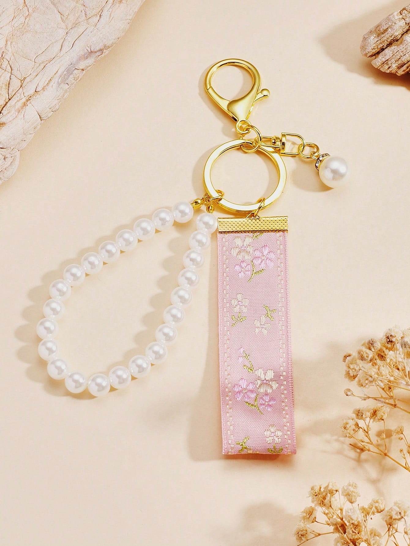 1pc Faux Pearl Keychain, Keyring, Bag Charm, Gift For Women, Sister Gift (Note: The Ribbon Cannot Be Hand-Held, The Pearl Chain Has Elasticity And Can Be Hand-Held), Elegant Bag Charm Keychain For Wom