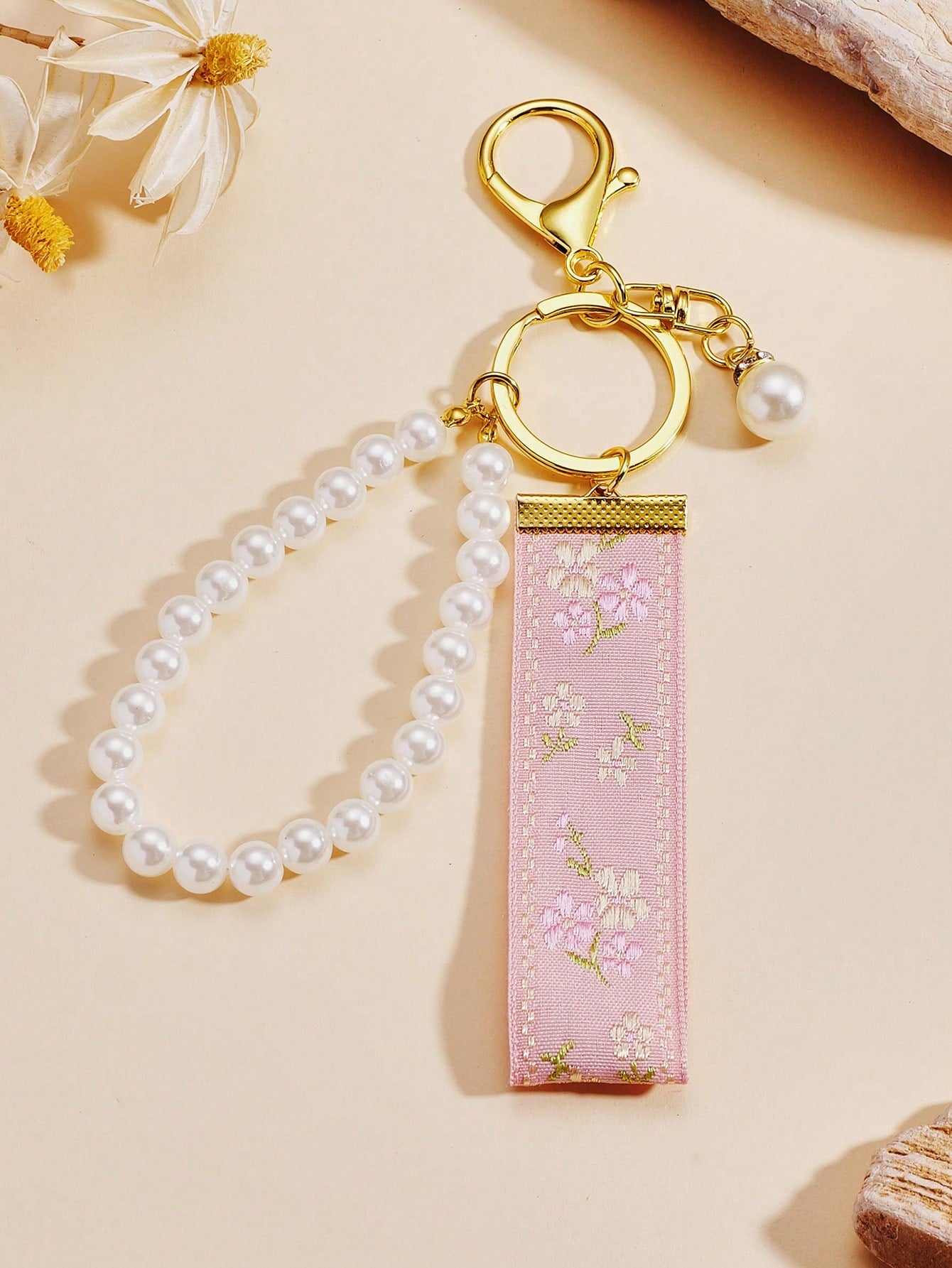 1pc Faux Pearl Keychain, Keyring, Bag Charm, Gift For Women, Sister Gift (Note: The Ribbon Cannot Be Hand-Held, The Pearl Chain Has Elasticity And Can Be Hand-Held), Elegant Bag Charm Keychain For Wom