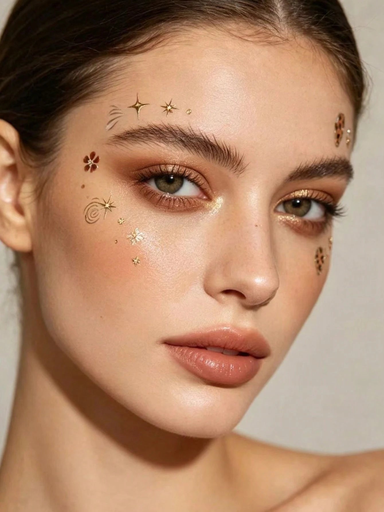 1pc Gilded Edge Multi-Style Animal Texture Face Stickers, Spiral Line Silver Glitter Four-Pointed Star, American Vintage Hot Girl Photography Cold Tone Smoky Highlight Makeup Stickers, Self-Adhesive