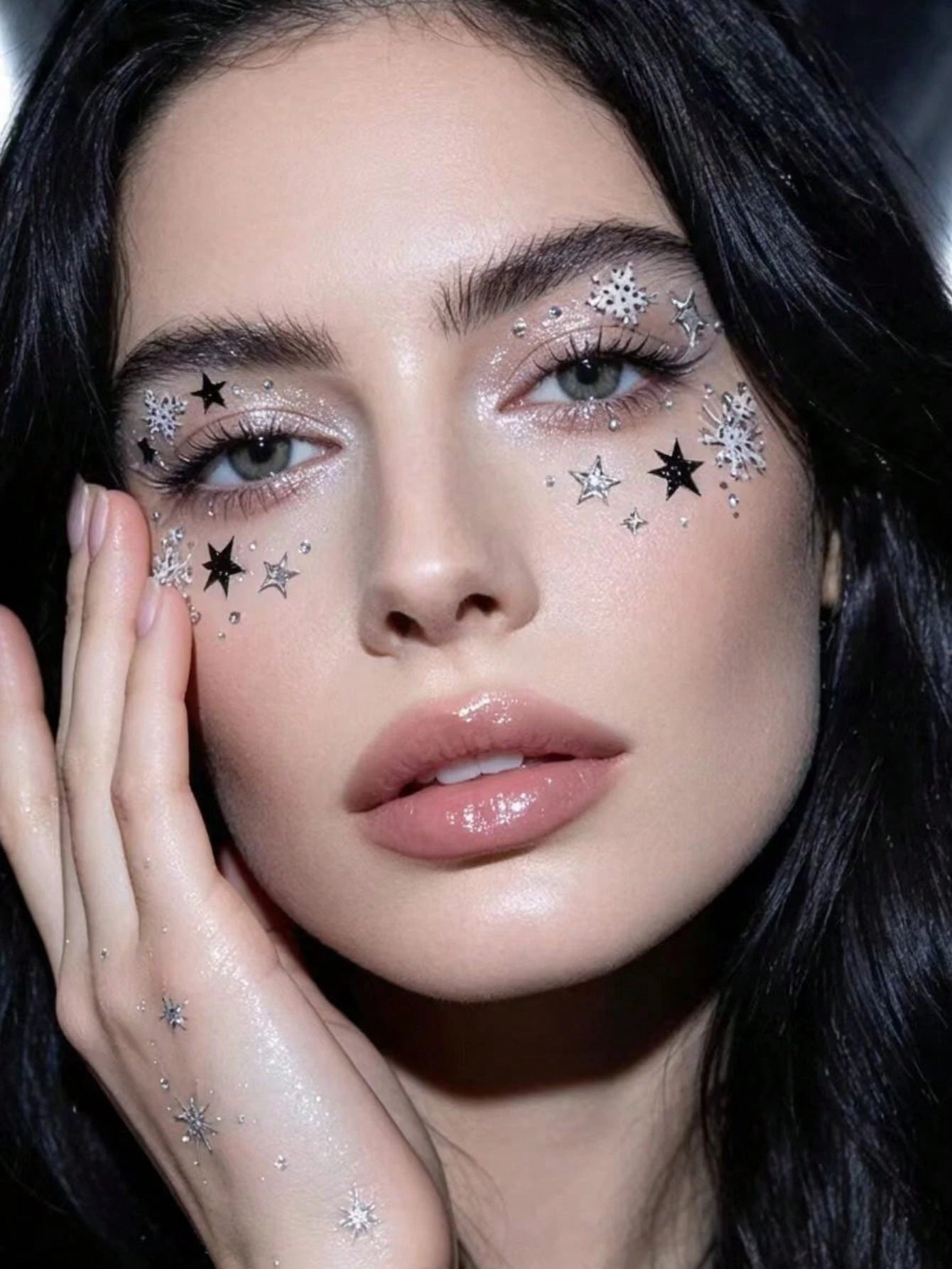 1pc Gilded Edge Multi-Style Animal Texture Face Stickers, Spiral Line Silver Glitter Four-Pointed Star, American Vintage Hot Girl Photography Cold Tone Smoky Highlight Makeup Stickers, Self-Adhesive