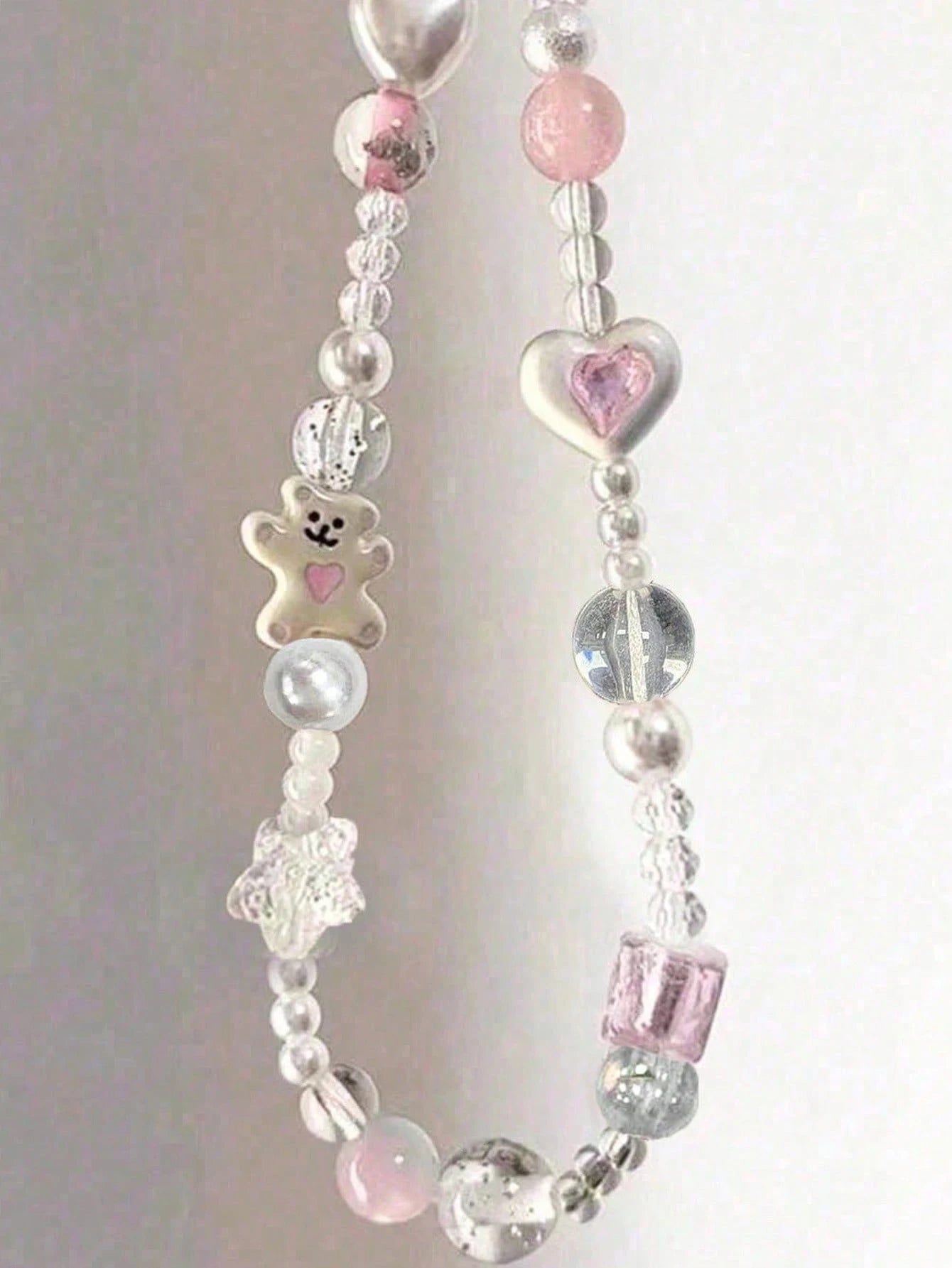 1PC Ins Graffiti Bear West Highland Chain Beaded Jewelry Universal Mobile Phone Ccd Camera Lappel Bracelet Pendant Wrist Diy Gifts For Mother, Family, Friends, Birthday, Holiday Phone Charm, Phone Cha