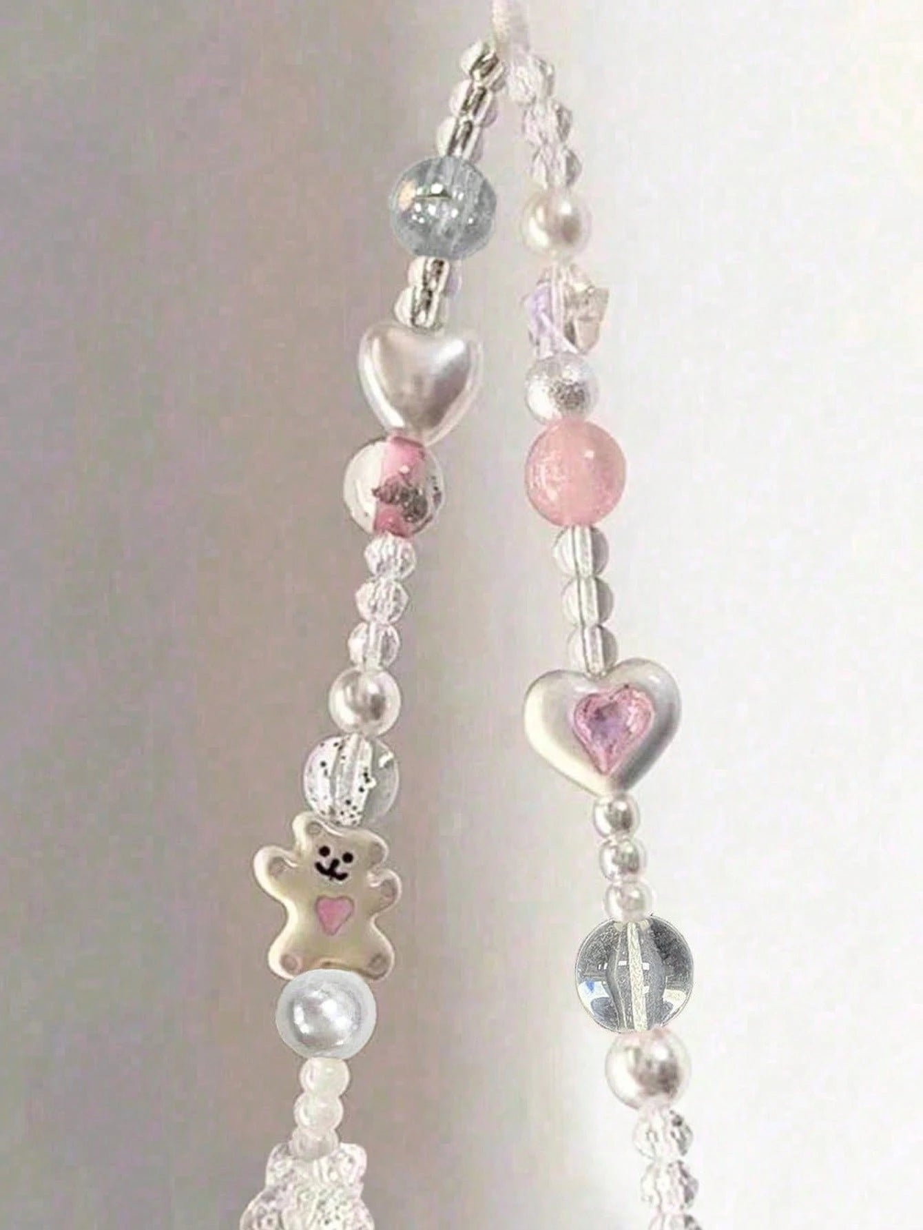 1PC Ins Graffiti Bear West Highland Chain Beaded Jewelry Universal Mobile Phone Ccd Camera Lappel Bracelet Pendant Wrist Diy Gifts For Mother, Family, Friends, Birthday, Holiday Phone Charm, Phone Cha