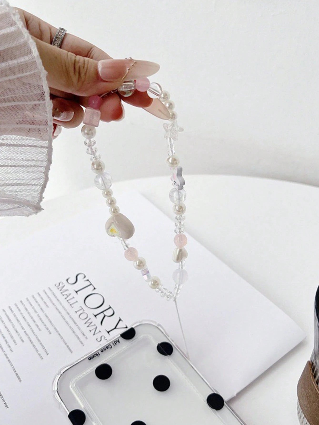 1PC Ins Graffiti Bear West Highland Chain Beaded Jewelry Universal Mobile Phone Ccd Camera Lappel Bracelet Pendant Wrist Diy Gifts For Mother, Family, Friends, Birthday, Holiday Phone Charm, Phone Cha