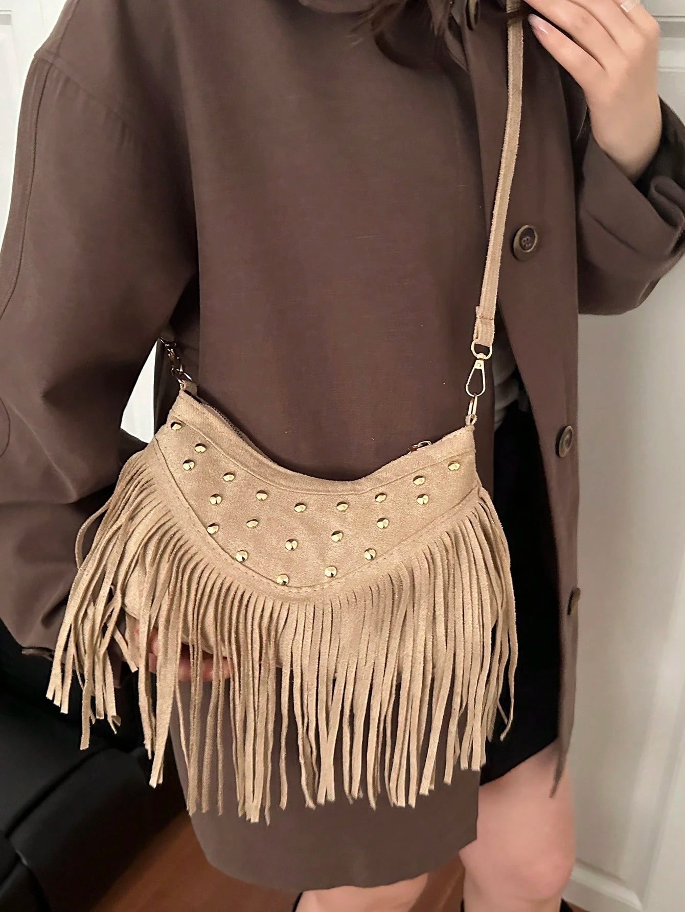 1pc Khaki Suede Fabric Smooth Zipper Rivet Inlaid Tassel Decor Fashion Versatile Casual Solid Color Unique Minimalist Crossbody Bag, Suitable For Women's Daily Use