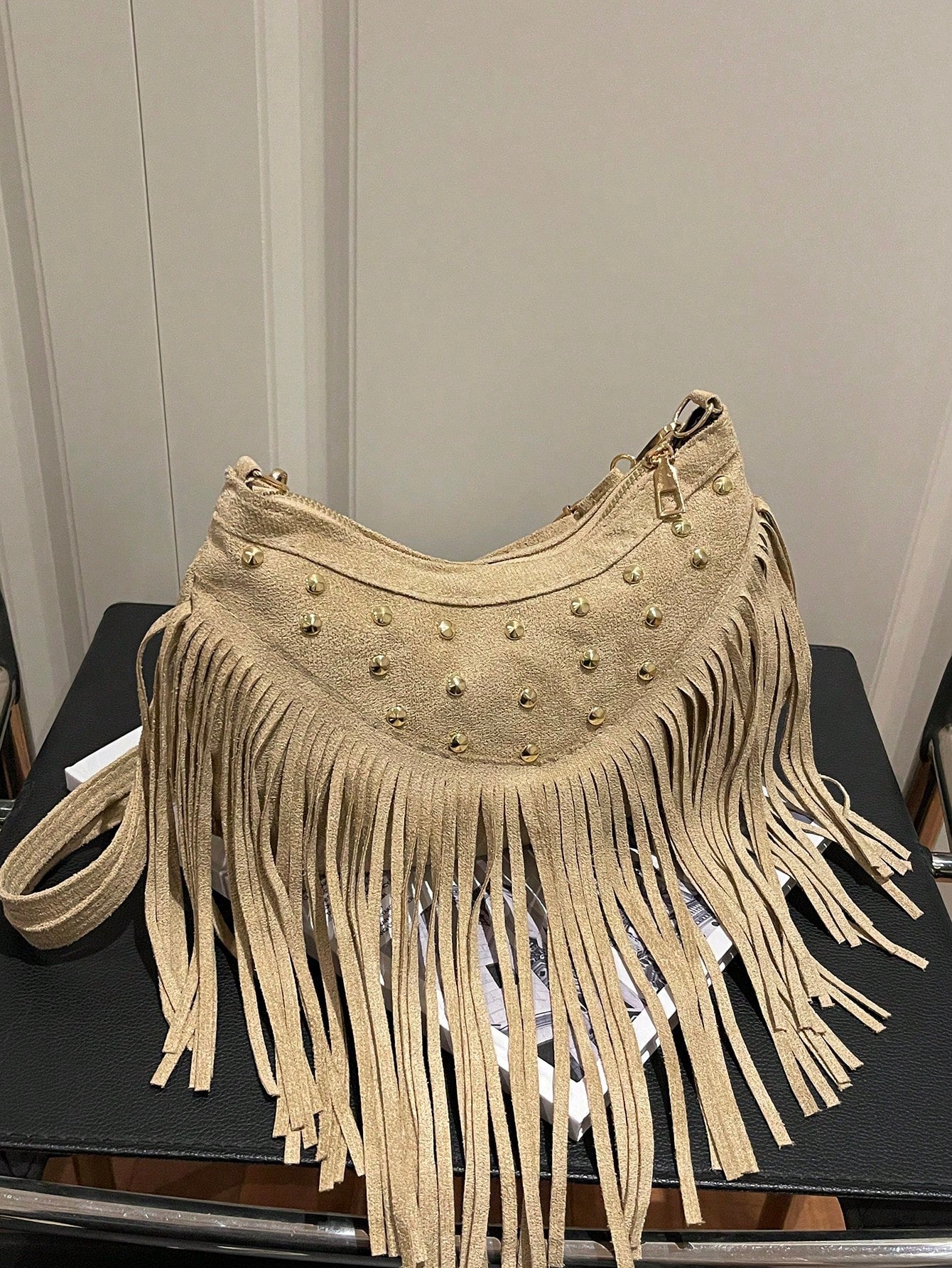 1pc Khaki Suede Fabric Smooth Zipper Rivet Inlaid Tassel Decor Fashion Versatile Casual Solid Color Unique Minimalist Crossbody Bag, Suitable For Women's Daily Use