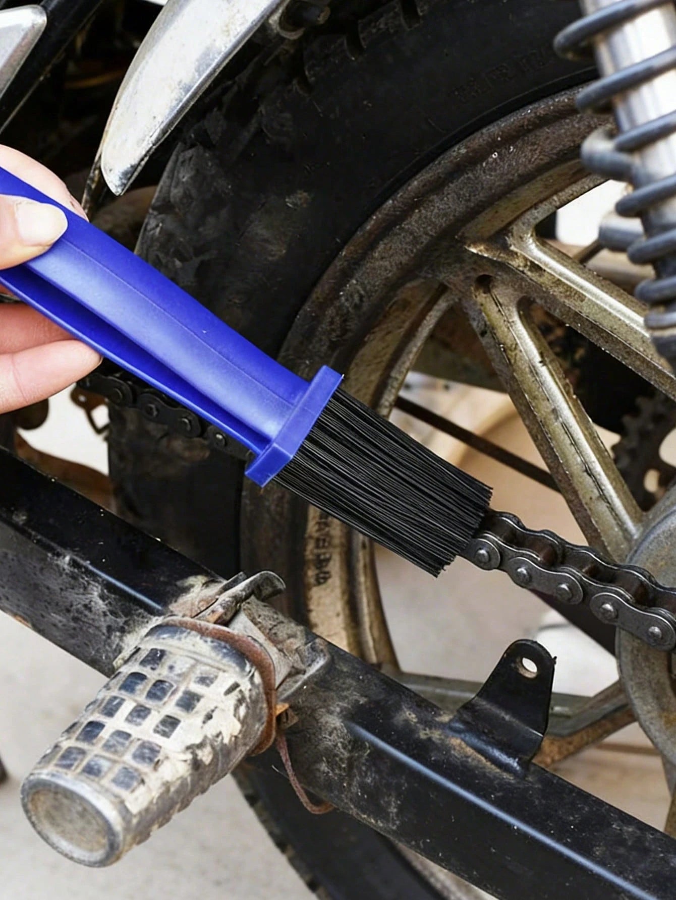 1pc Multi-Functional Motorcycle Chain Cleaning Brush- Efficient Square Tip Brush Suitable For Bicycle, Bicycle Chain Cleaning Brush Accessories, Equipment, Car Cleaning Square Tip Brush, Motorcycle A