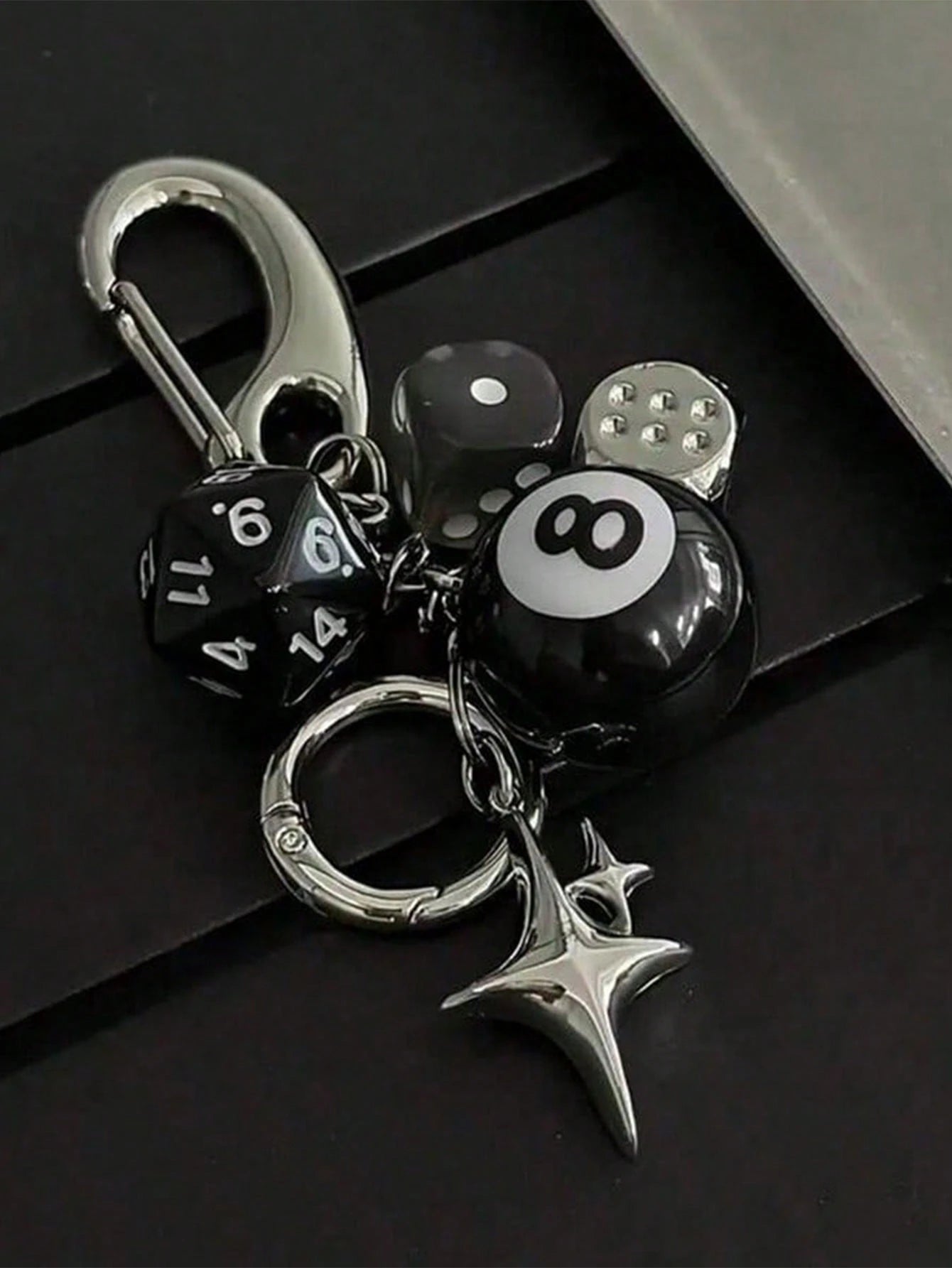 1pc Punk Style Zinc Alloy 8-Ball Pendant Gothic Dice Keychain, Gothic Car Rearview Mirror Decor Double-Sided Embossed Zodiac Symbol Anti-Oxidation Electroplated Hanging Accessory