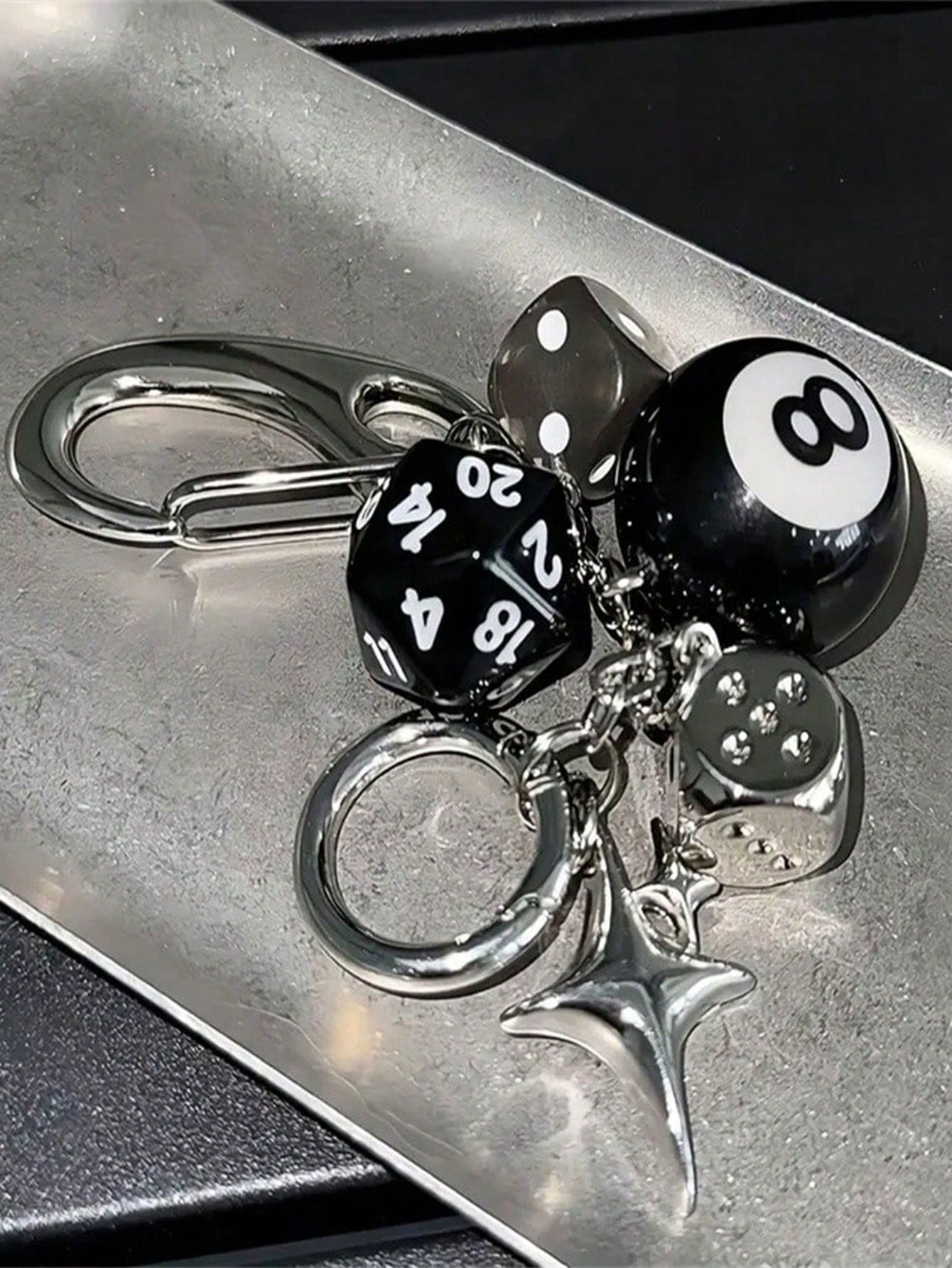 1pc Punk Style Zinc Alloy 8-Ball Pendant Gothic Dice Keychain, Gothic Car Rearview Mirror Decor Double-Sided Embossed Zodiac Symbol Anti-Oxidation Electroplated Hanging Accessory