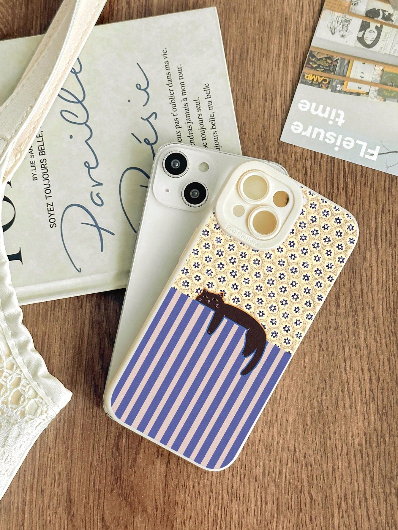 1pc Slouchy Black Cat & Vintage Floral Tile Print Phone Case, Pink Faux Leather Texture Anti-Drop Protective Cover, Cute Girly & Vintage Aesthetic Design, Cute Phone Case, Flower Phone Case, Compatibl