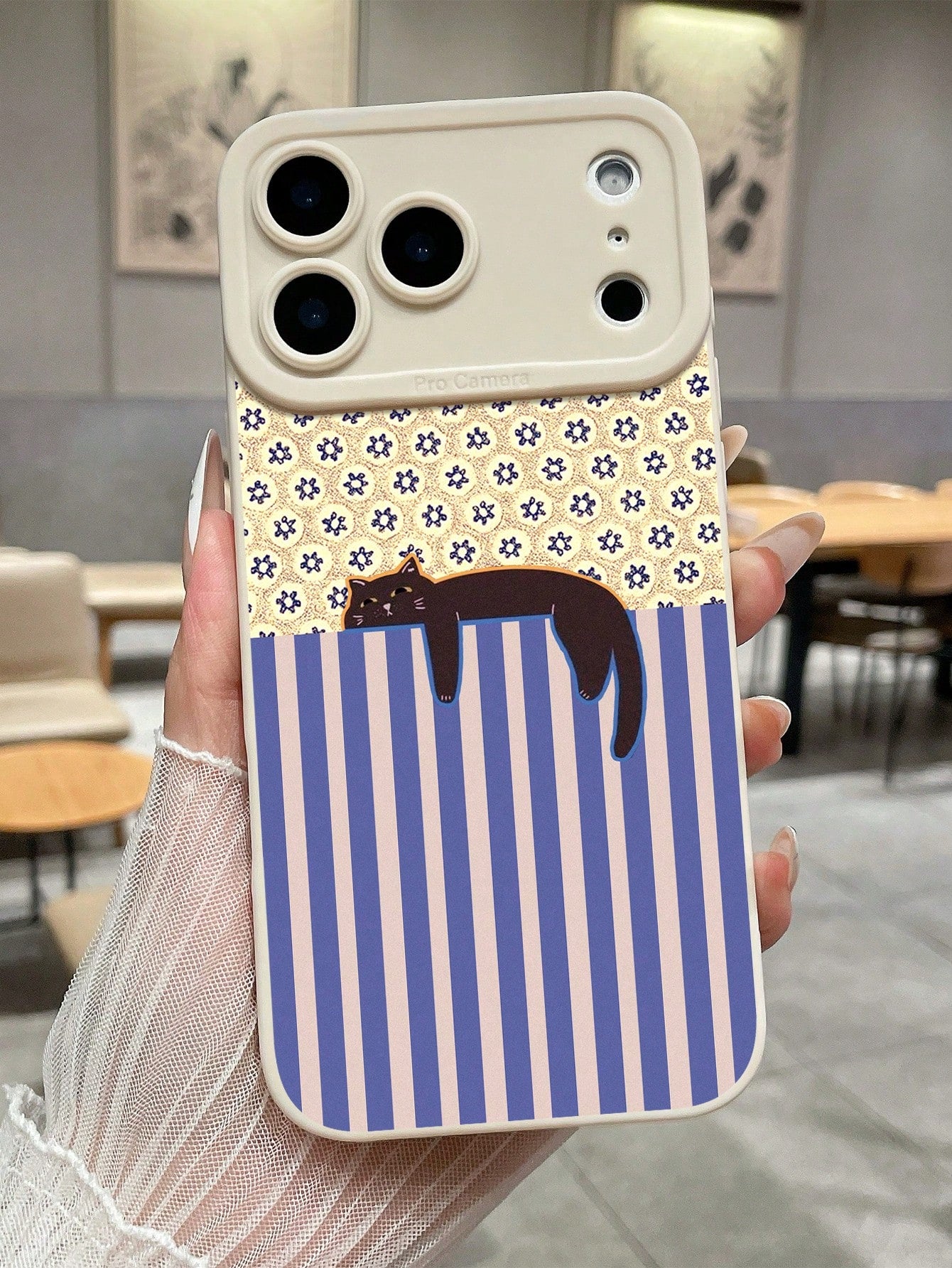 1pc Slouchy Black Cat & Vintage Floral Tile Print Phone Case, Pink Faux Leather Texture Anti-Drop Protective Cover, Cute Girly & Vintage Aesthetic Design, Cute Phone Case, Flower Phone Case, Compatibl