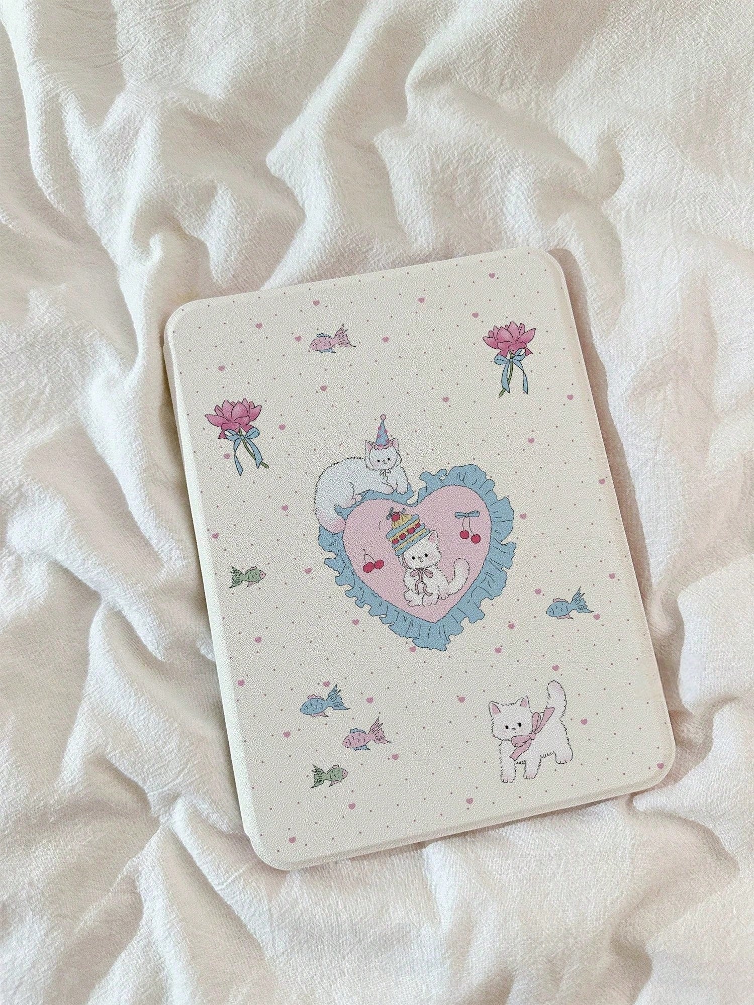 1PC Sweet Heart Cake White Cat 360° Rotating Acrylic Tablet Case, Multi-Angle Adjustable Stand, Built-In Pen Slot, Compatible With IPad5, IPad6, IPad7, IPad8, IPad9, IPad10, IPad11, Air2, Air3, Air4