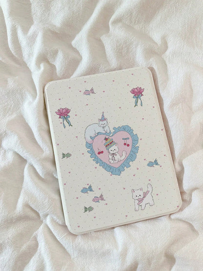 1PC Sweet Heart Cake White Cat 360° Rotating Acrylic Tablet Case, Multi-Angle Adjustable Stand, Built-In Pen Slot, Compatible With IPad5, IPad6, IPad7, IPad8, IPad9, IPad10, IPad11, Air2, Air3, Air4