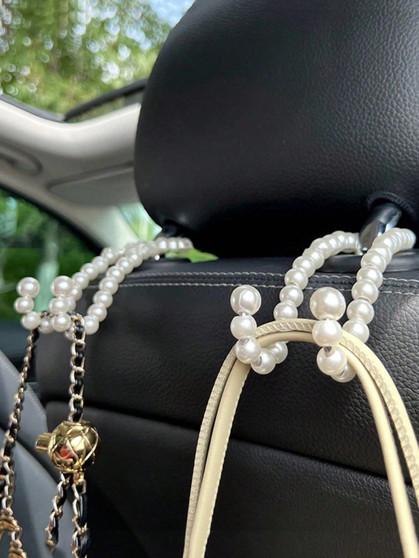 1pc White Faux Pearl Beaded Car Headrest Hook, Elegant Glossy Round Bead Storage Rack, Multi-Functional Car Back Seat Organizer, Cute Car Interior Decor Gift, Suitable For Wedding, Daily Travel Vehicl