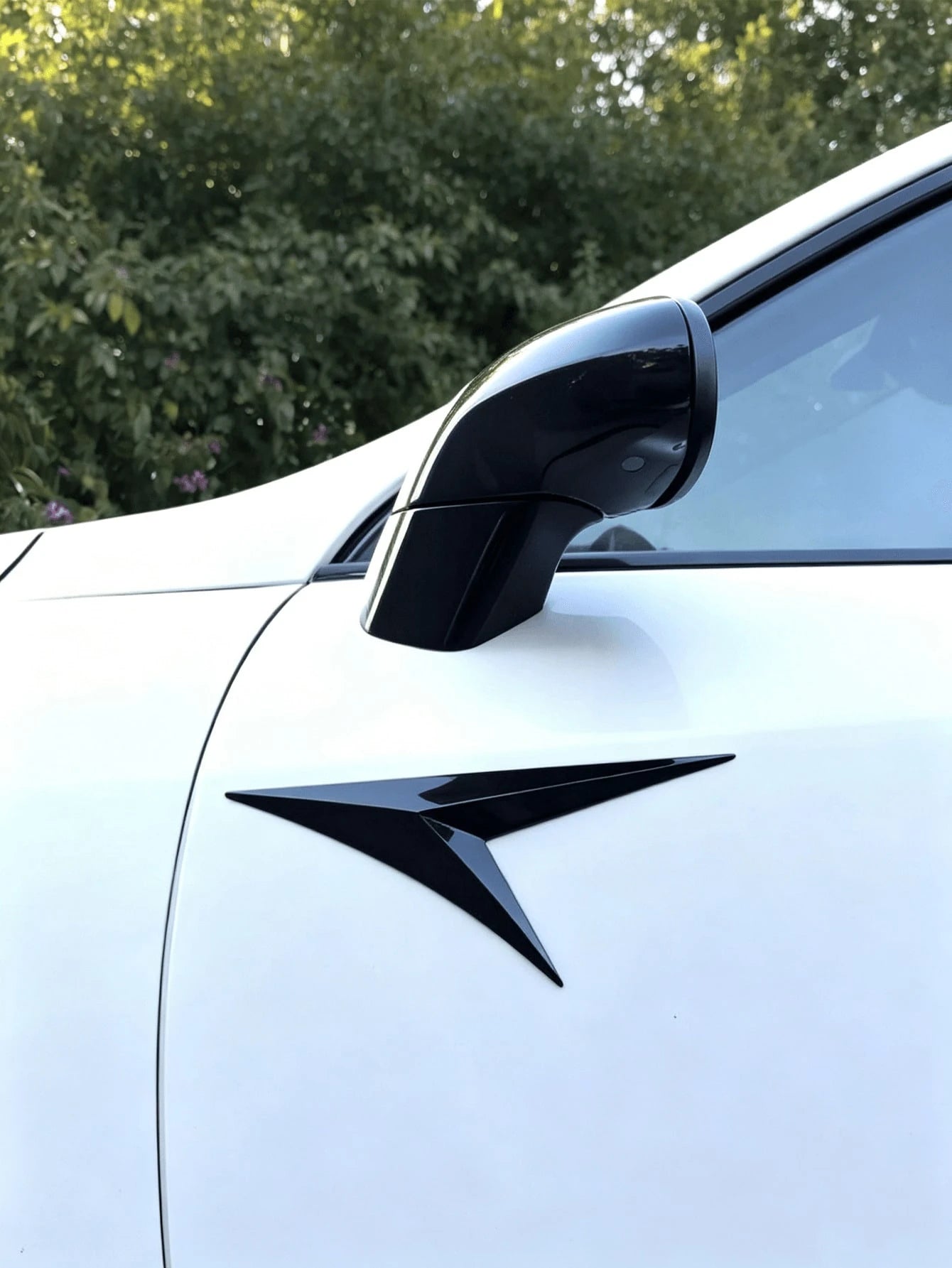 2 Universal V-Shaped Mudguard Vent Stickers, Waterproof Self-Adhesive Hood Air Intake Covers, Suitable For Sedans And SUVs