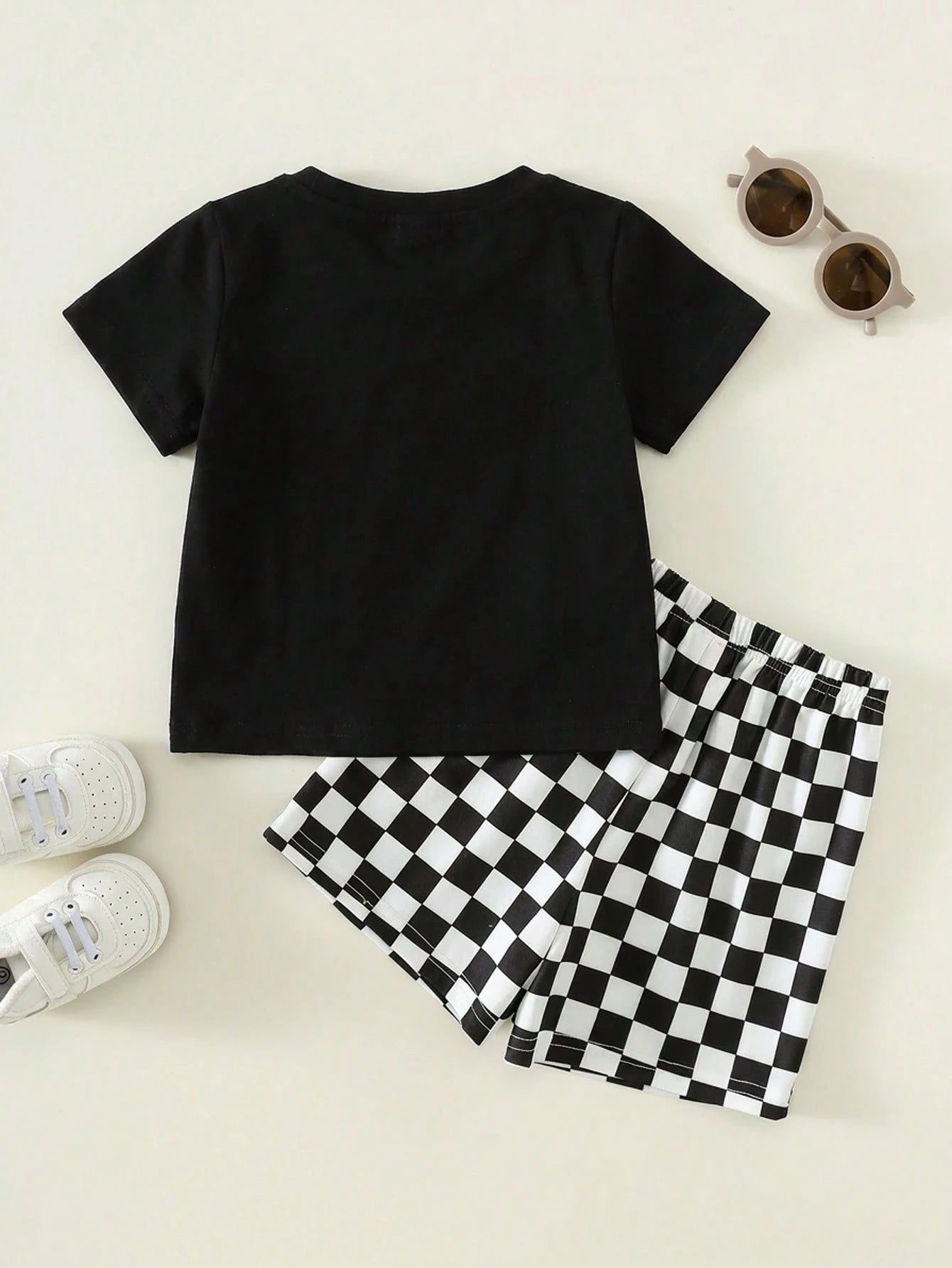 2pcs Baby Boy Black Summer Casual City Break Outfit,Vintage Distressed Racing Car Pattern Short Sleeve T-Shirt And Checkerboard Shorts Set,Infant Suit