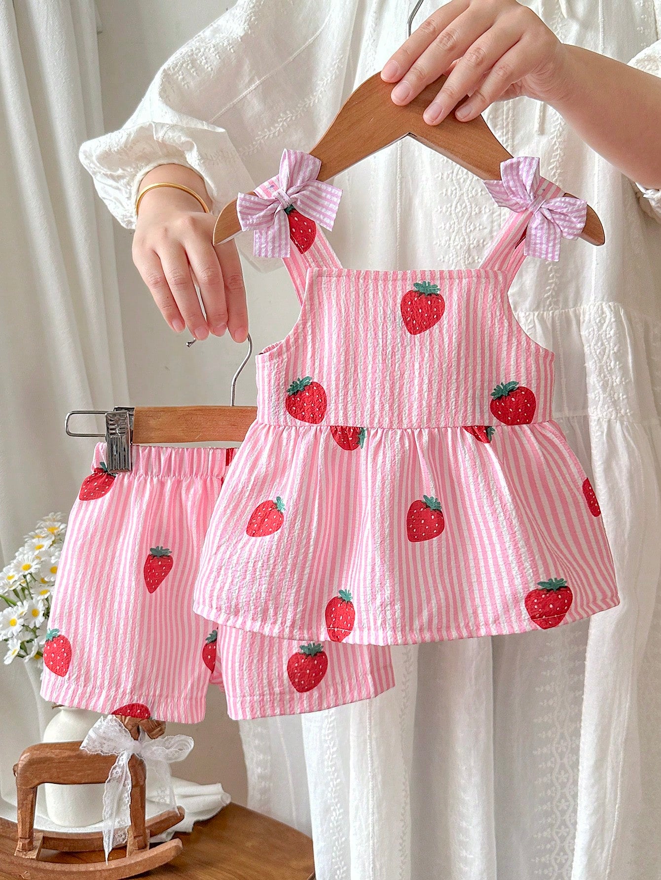 2pcs Baby Girl Toddler/Newborn 0-3 Years Spring/Summer Casual Daily Cute Vacation Striped Bow Decor Cute Yellow Lemon Pattern Camisole Top + Shorts Set