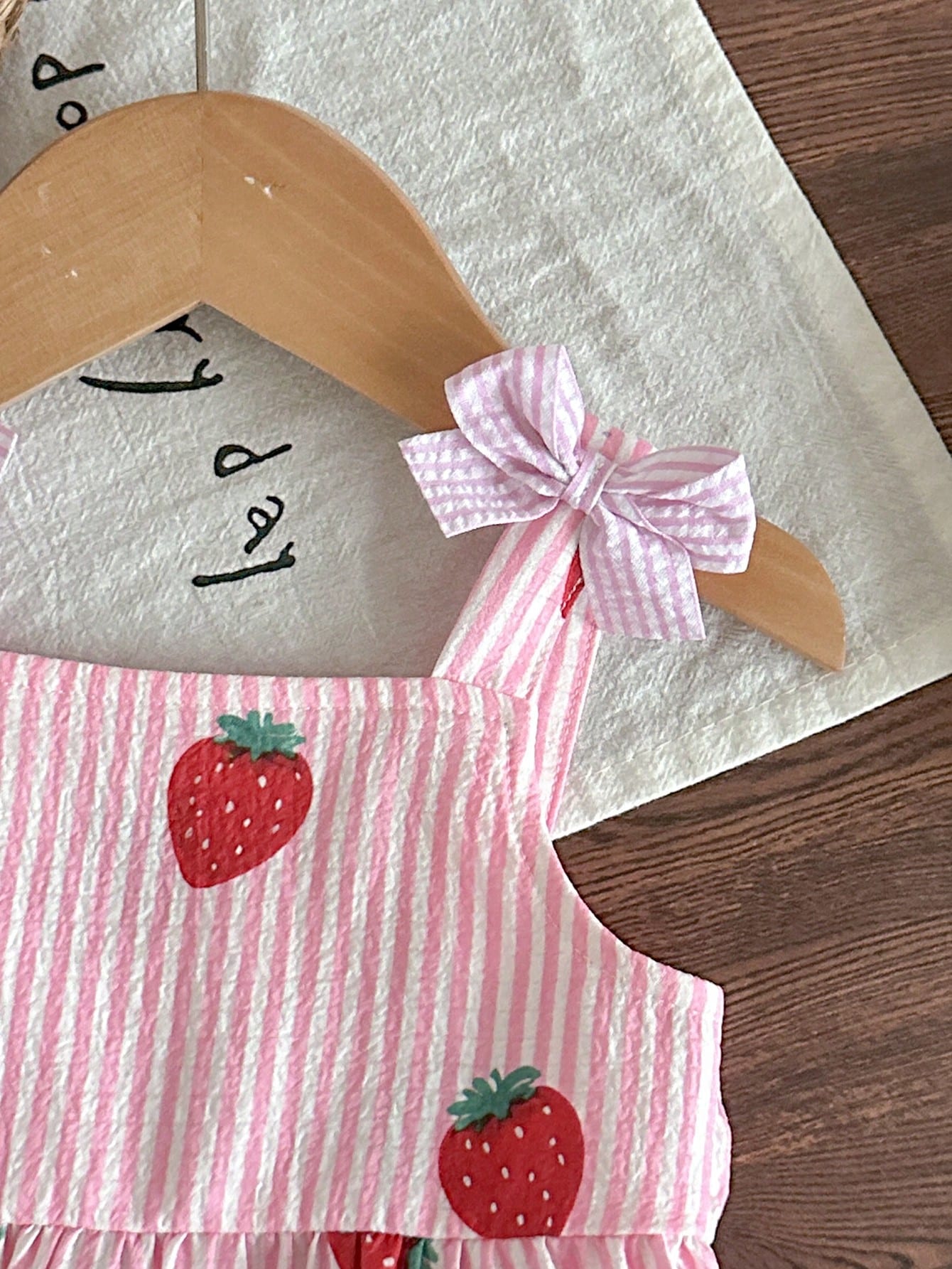 2pcs Baby Girl Toddler/Newborn 0-3 Years Spring/Summer Casual Daily Cute Vacation Striped Bow Decor Cute Yellow Lemon Pattern Camisole Top + Shorts Set