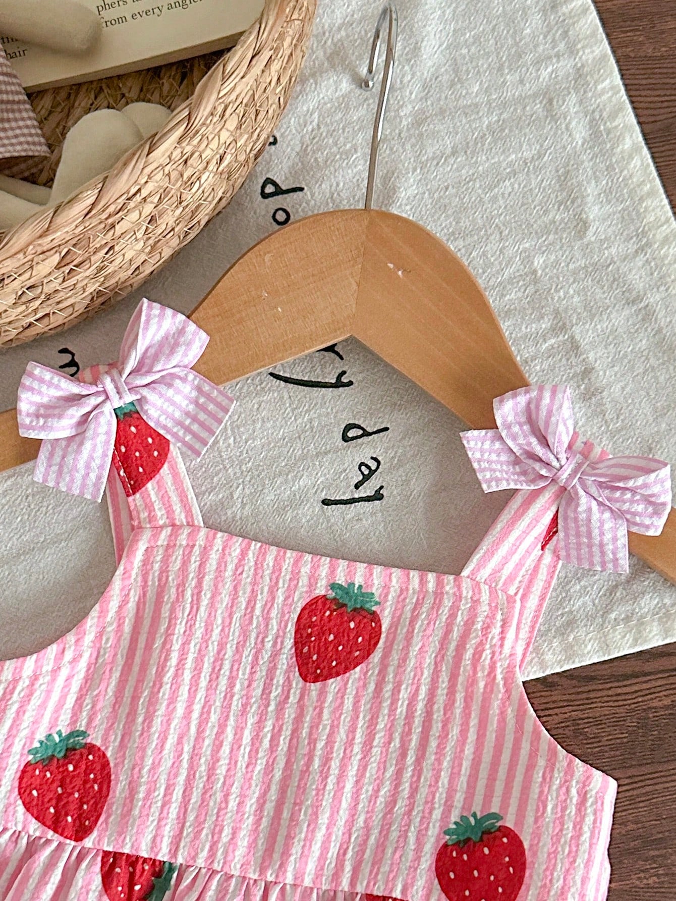 2pcs Baby Girl Toddler/Newborn 0-3 Years Spring/Summer Casual Daily Cute Vacation Striped Bow Decor Cute Yellow Lemon Pattern Camisole Top + Shorts Set