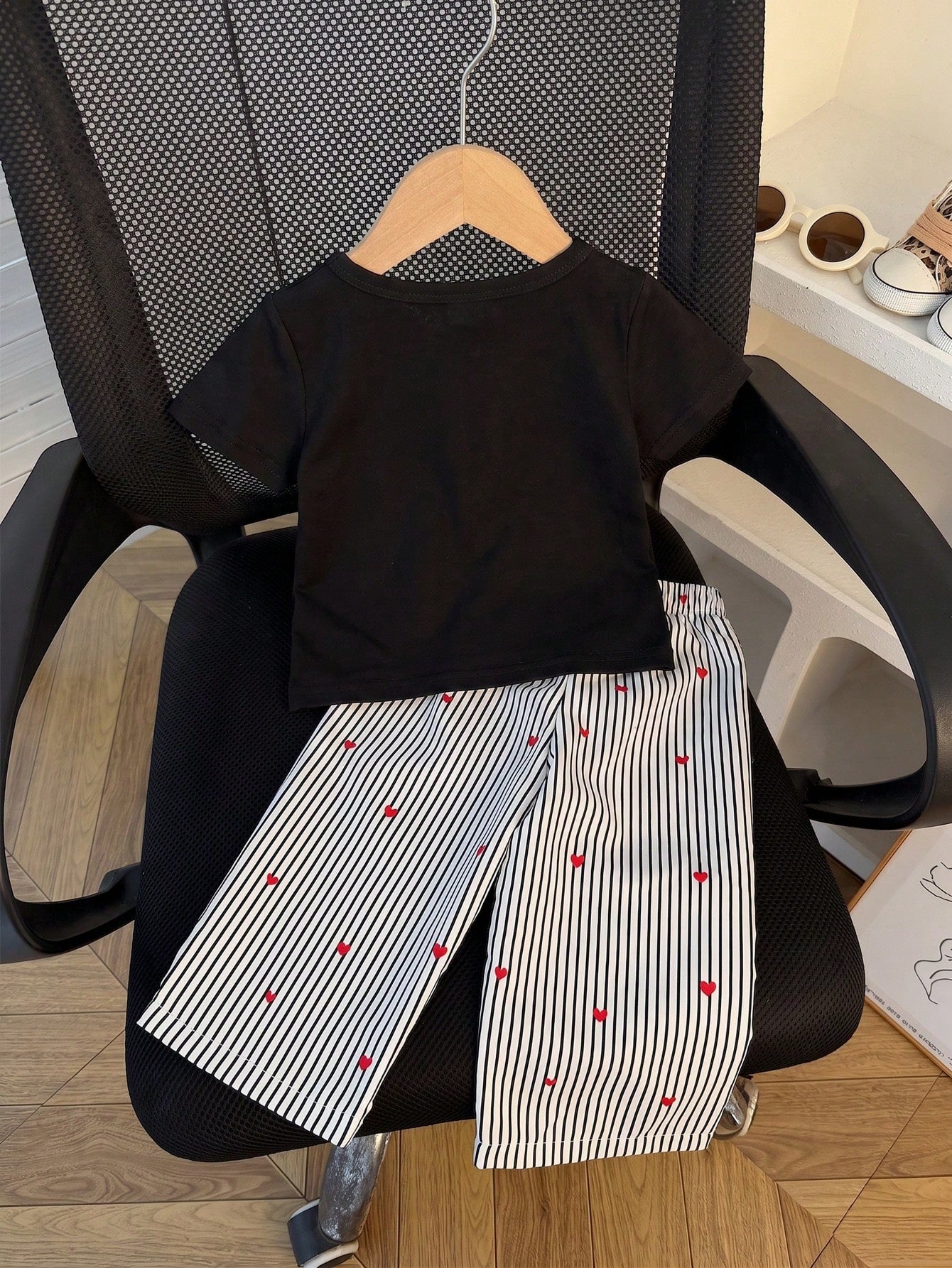 2pcs Infant Girls' Summer Fashionable Minimalist Street Style White Short Sleeve T-Shirt With Black Embroidered Decor And Apricot Striped Pants Set, Suitable For Daily School Wear