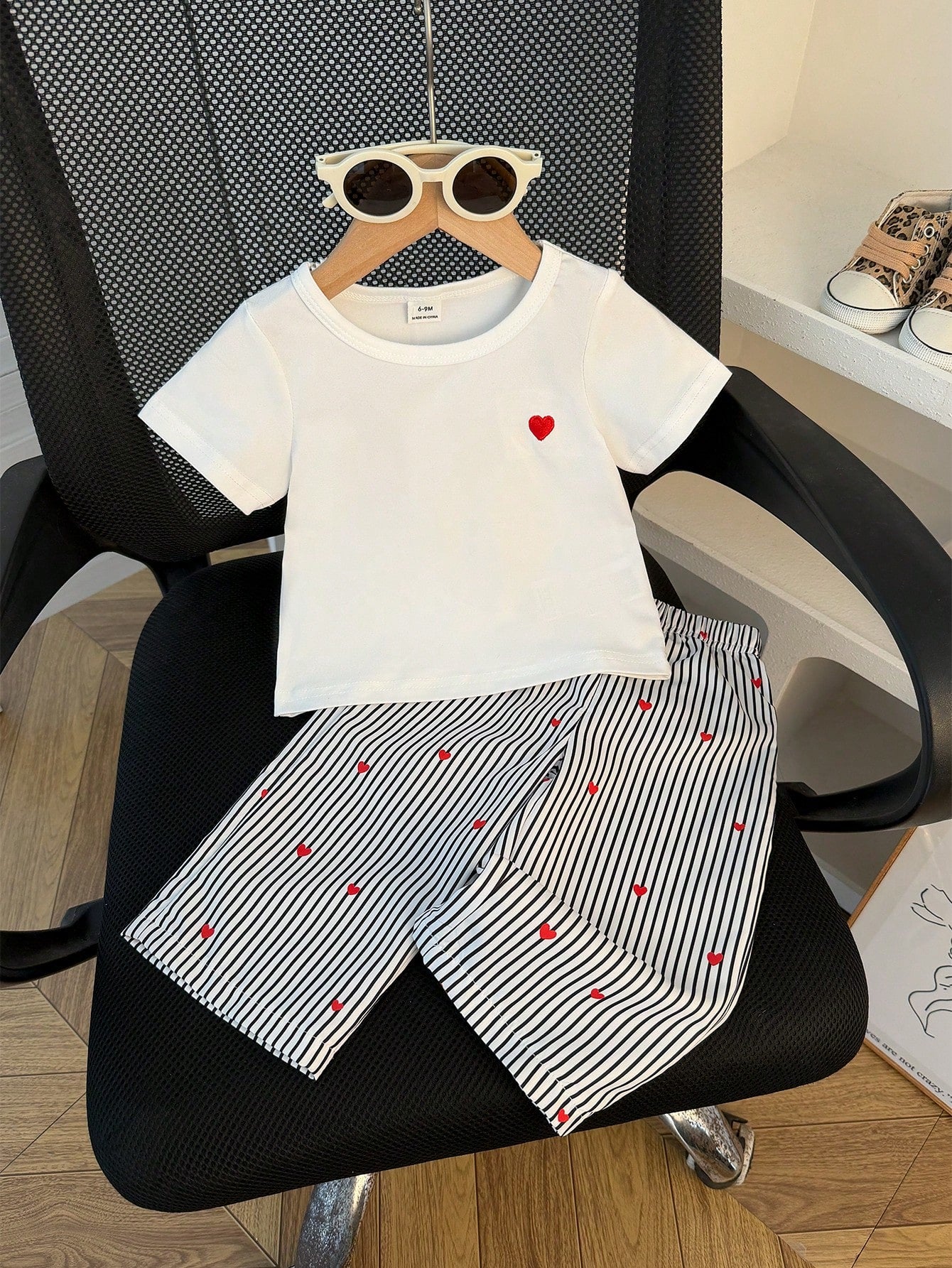 2pcs Infant Girls' Summer Fashionable Minimalist Street Style White Short Sleeve T-Shirt With Black Embroidered Decor And Apricot Striped Pants Set, Suitable For Daily School Wear