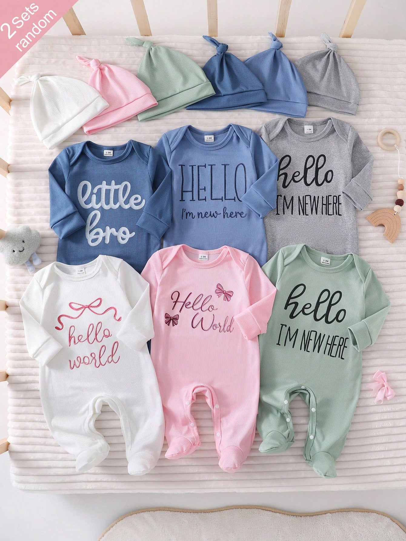 [2pcs Randomly Sent]Newborn Long Sleeve Footed Jumpsuit 2-Piece Set, With Matching Beanie, English Print Ribbed Baby Jumpsuit, Newborn Baby Home Pajamas, All-Season Newborn Full Moon Outing Crawler