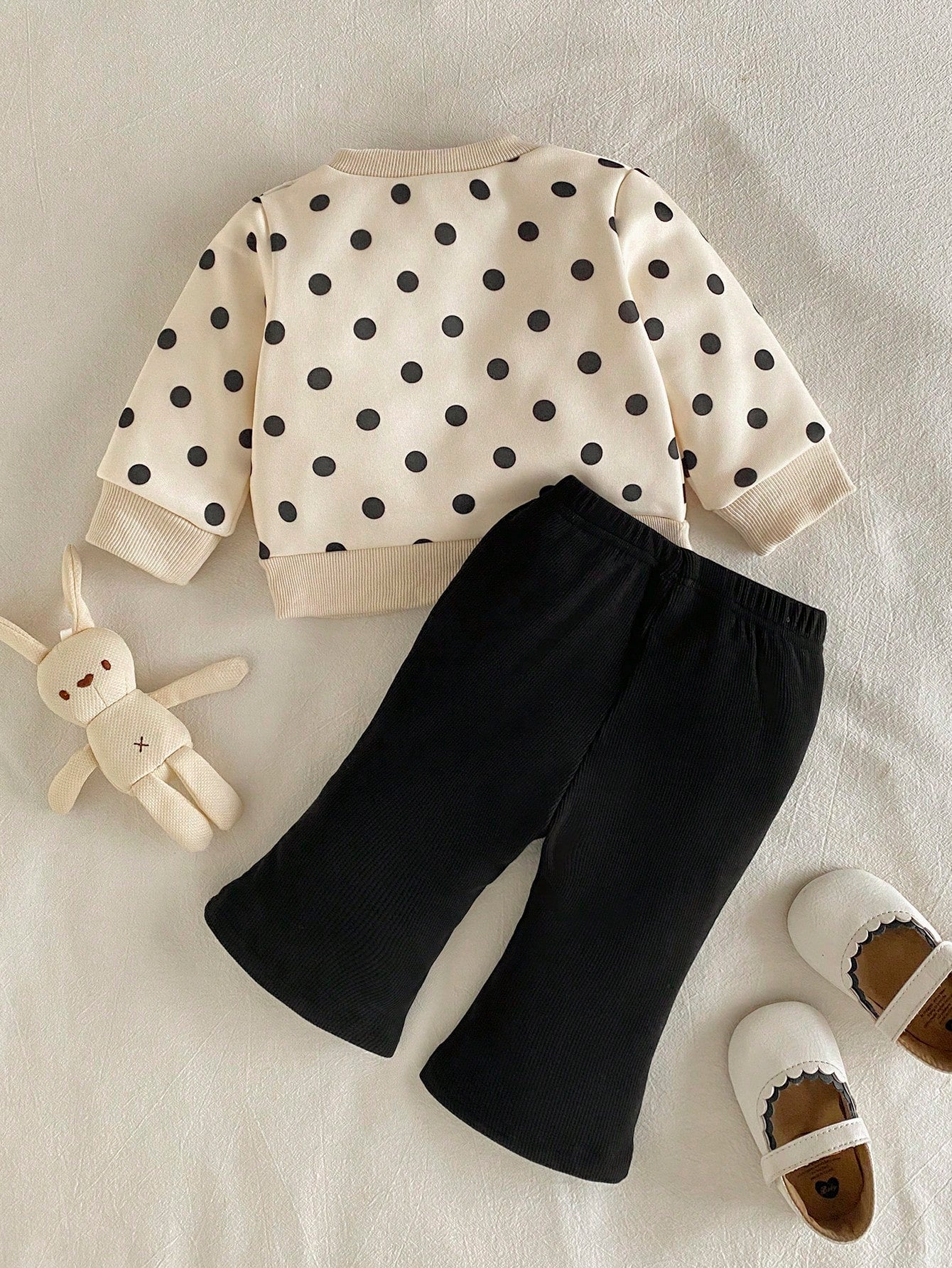 2pcs/Set Baby Girl Black & Pink Autumn Cute Parent-Child Style Brown Long Sleeve Sweatshirt With Black Bow Decor Flare Pants Outfit, Suitable For Photos And Daily Wear