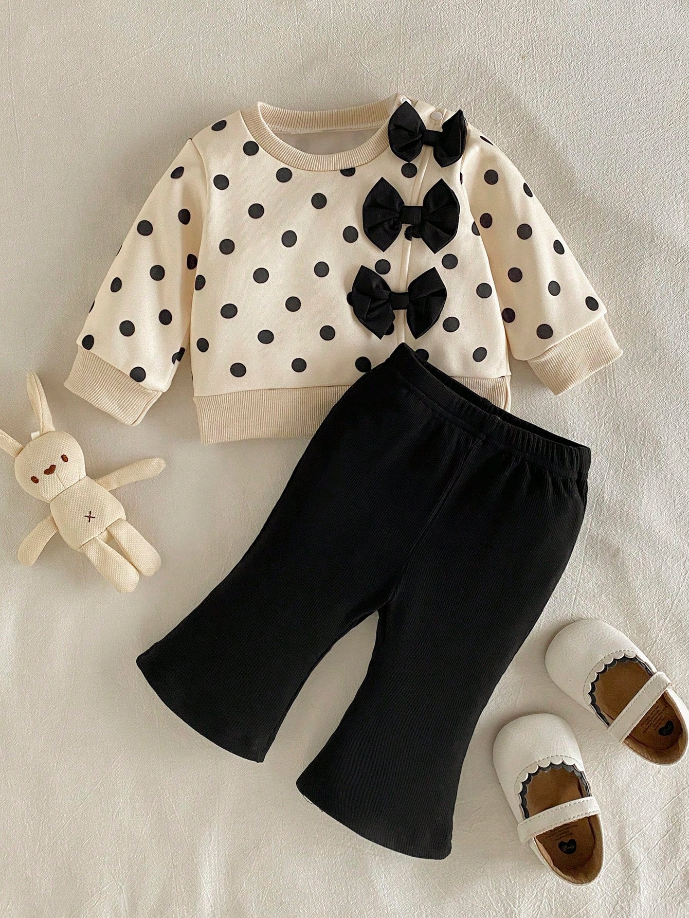 2pcs/Set Baby Girl Black & Pink Autumn Cute Parent-Child Style Brown Long Sleeve Sweatshirt With Black Bow Decor Flare Pants Outfit, Suitable For Photos And Daily Wear