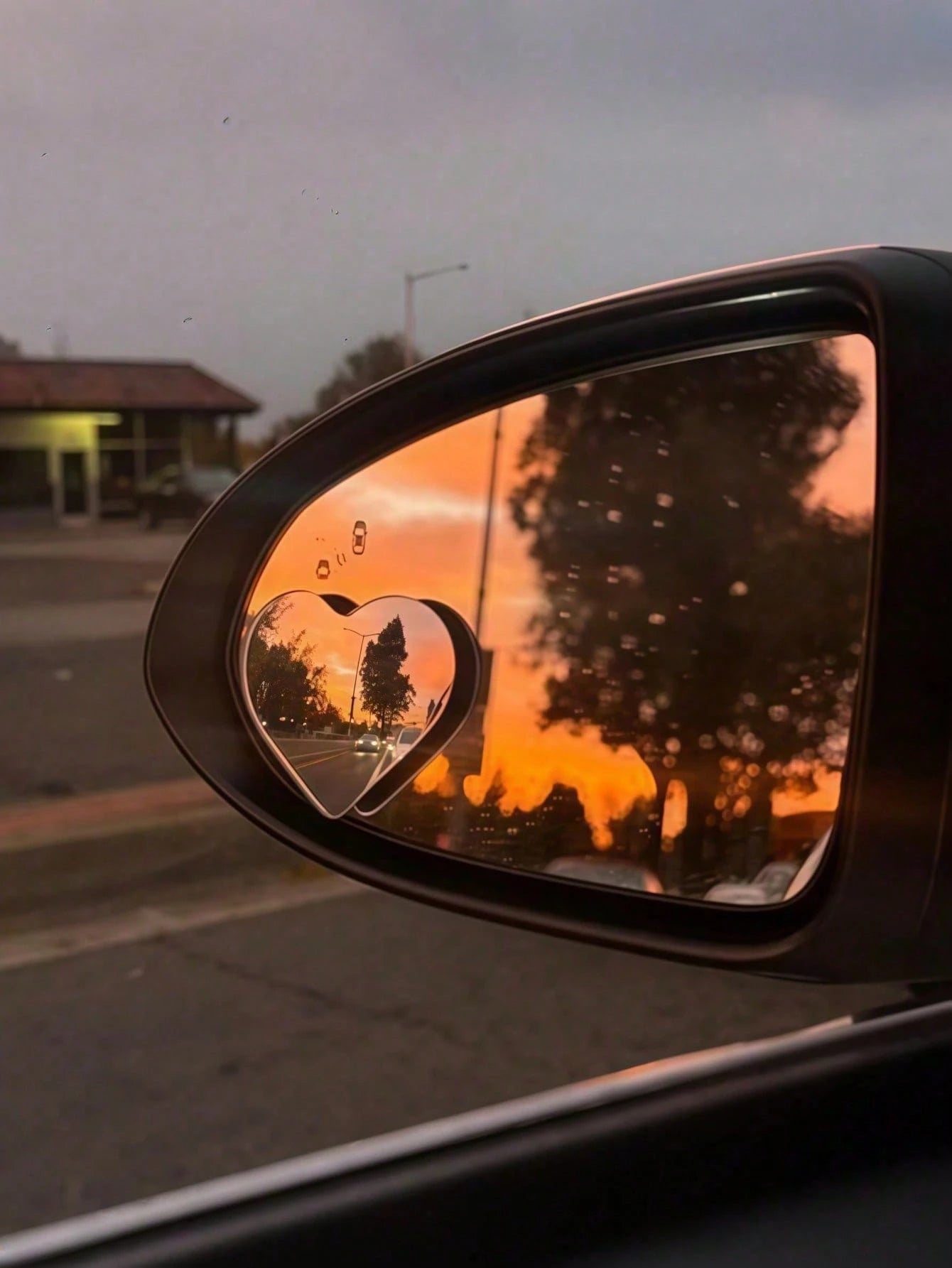 2pcs/Set Heart-Shaped Blind Spot Mirror, Car Heart-Shaped Blind Spot Mirror, Car Frameless Blind Spot Mirror, 360° Wide Angle Convex Mirror, Fan-Shaped Blind Spot Rearview Mirror, Parking Mirror