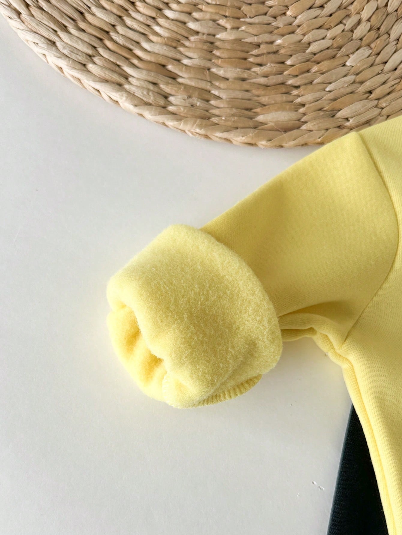 2pcs Toddler Baby Infant Girls Cute Yellow Bee Graphic Long Sleeve Pullover Soft Thick Sweatshirt Sweat Pants 2 Piece Sets Matching Set Fall School