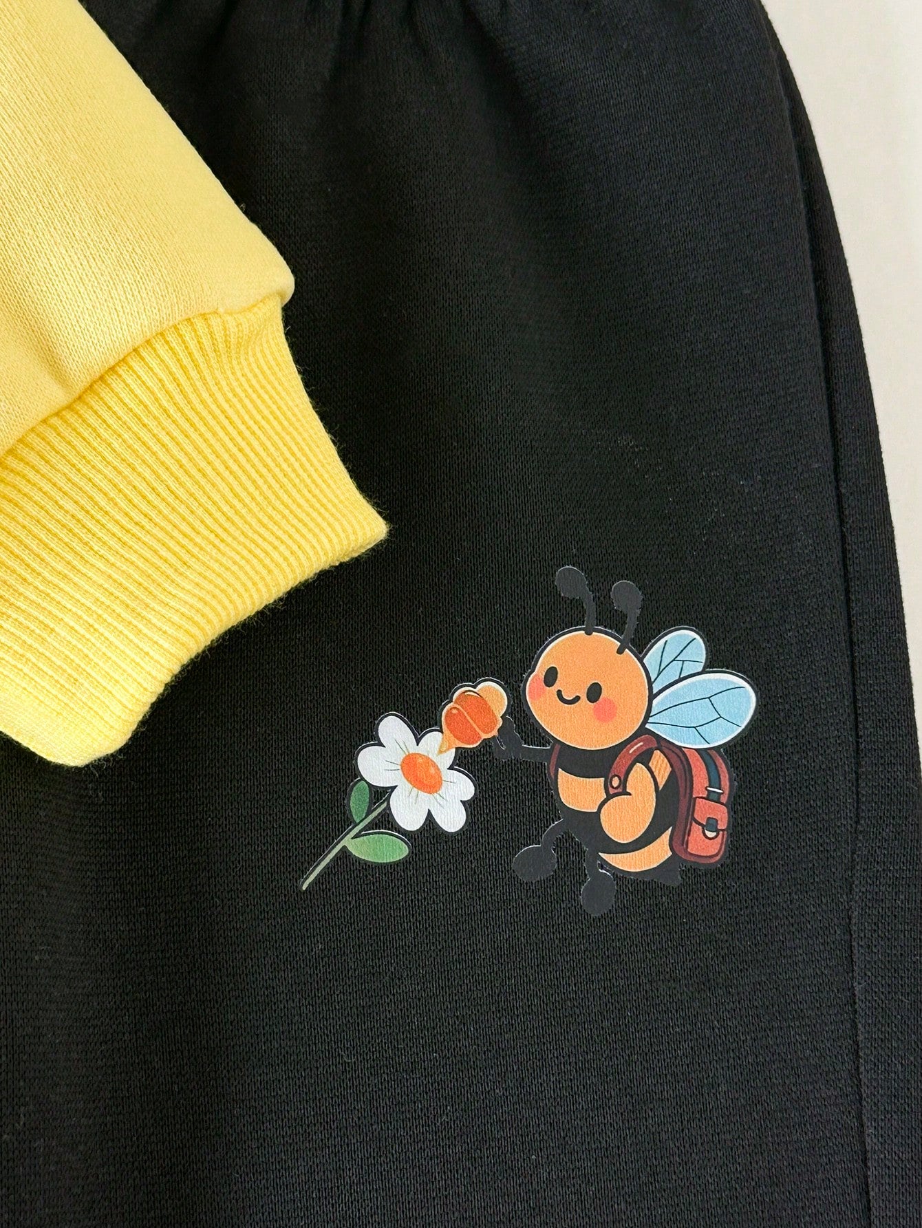 2pcs Toddler Baby Infant Girls Cute Yellow Bee Graphic Long Sleeve Pullover Soft Thick Sweatshirt Sweat Pants 2 Piece Sets Matching Set Fall School