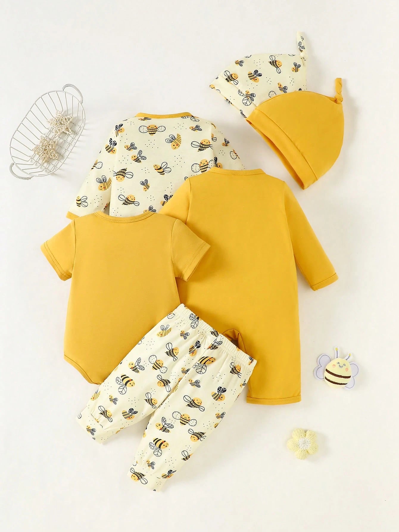4pcs Newborn Baby Gift Set  Includes Minimalist Bee & Daisy Print Jumpsuit  Long Sleeve Romper  Short Pants  2 Beanies Clothes Cotton