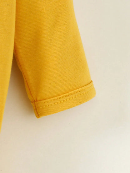 4pcs Newborn Baby Gift Set  Includes Minimalist Bee & Daisy Print Jumpsuit  Long Sleeve Romper  Short Pants  2 Beanies Clothes Cotton