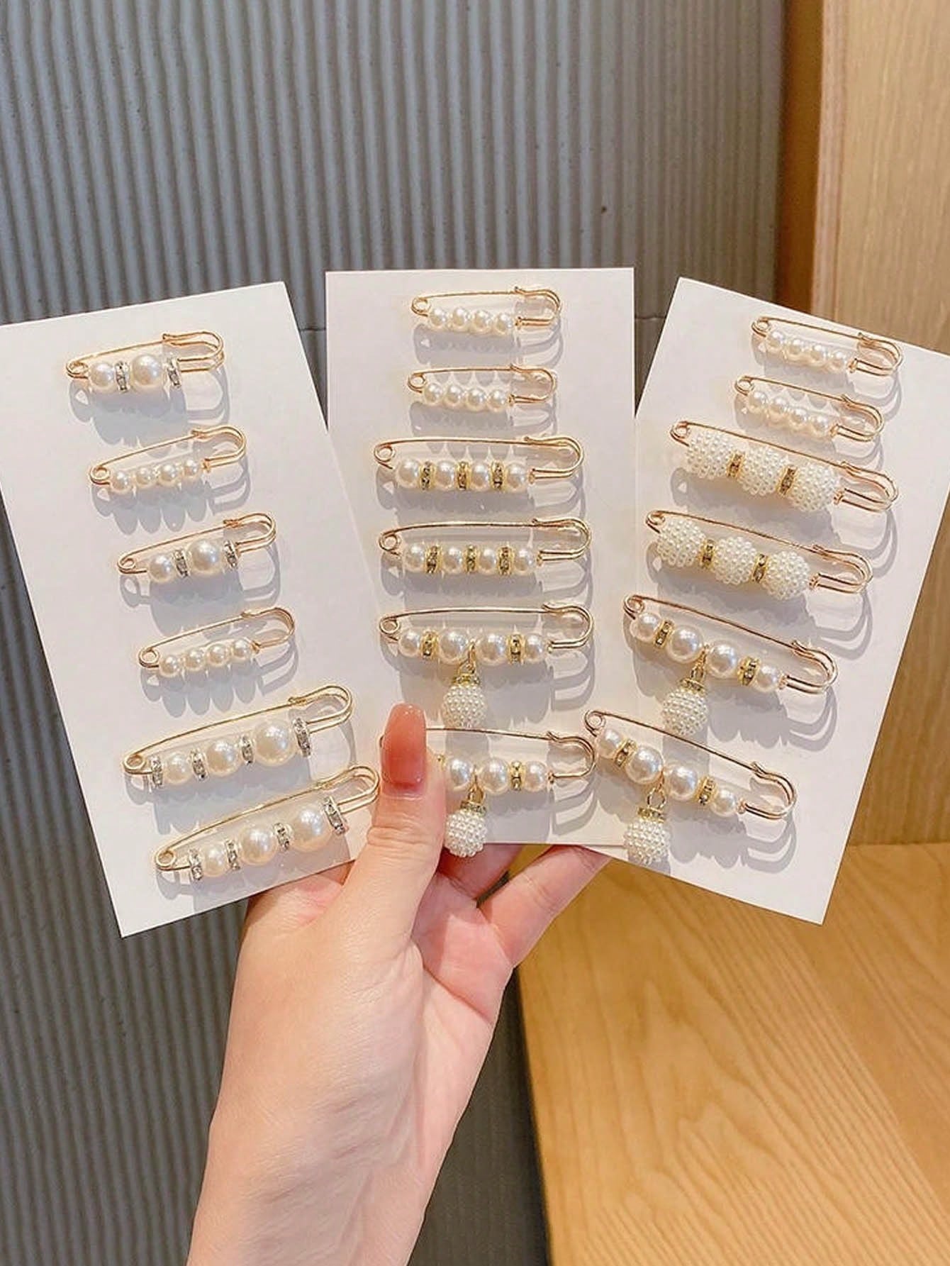 5pcs Faux Pearl Fashion Versatile Safety Pins Suitable For Clothes And Pants