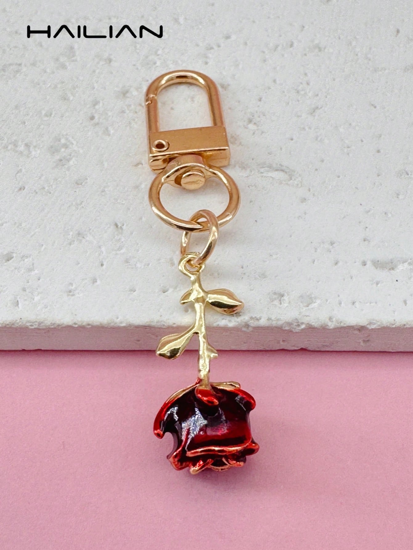 A Bag Pendant Designed Based On The Beautiful Rose As A Prototype, Featuring A Three-Dimensional Rose, Solid Color And Simple Style, European And American Style, Suitable For College Students, Element