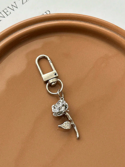 A Bag Pendant Designed Based On The Beautiful Rose As A Prototype, Featuring A Three-Dimensional Rose, Solid Color And Simple Style, European And American Style, Suitable For College Students, Element