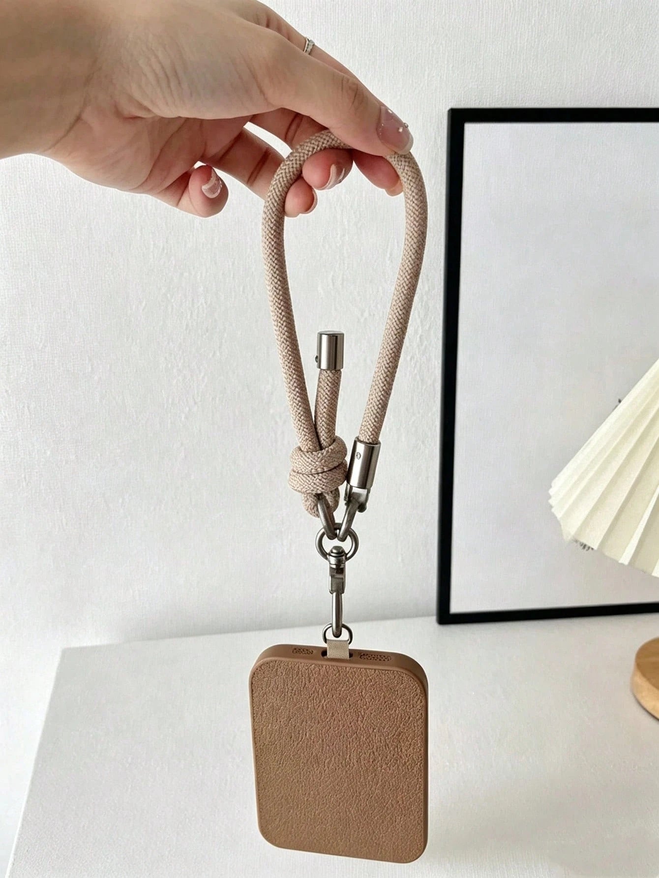 Adjustable Wrist Phone Lanyard, High-End Metal Clasp Wrist Strap, Minimalist & Versatile, Anti-Theft Cord For Traveling Abroad