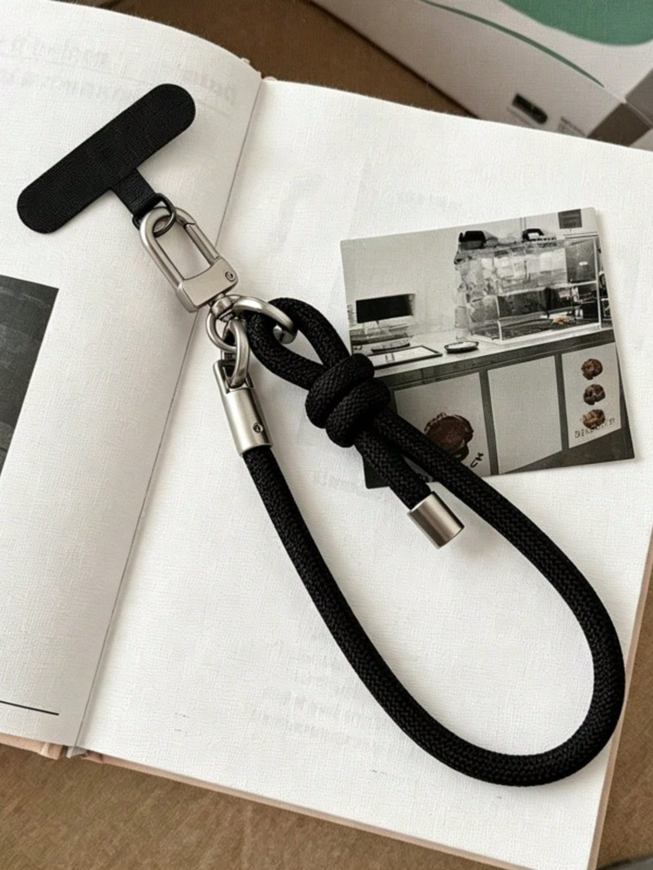 Adjustable Wrist Phone Lanyard, High-End Metal Clasp Wrist Strap, Minimalist & Versatile, Anti-Theft Cord For Traveling Abroad